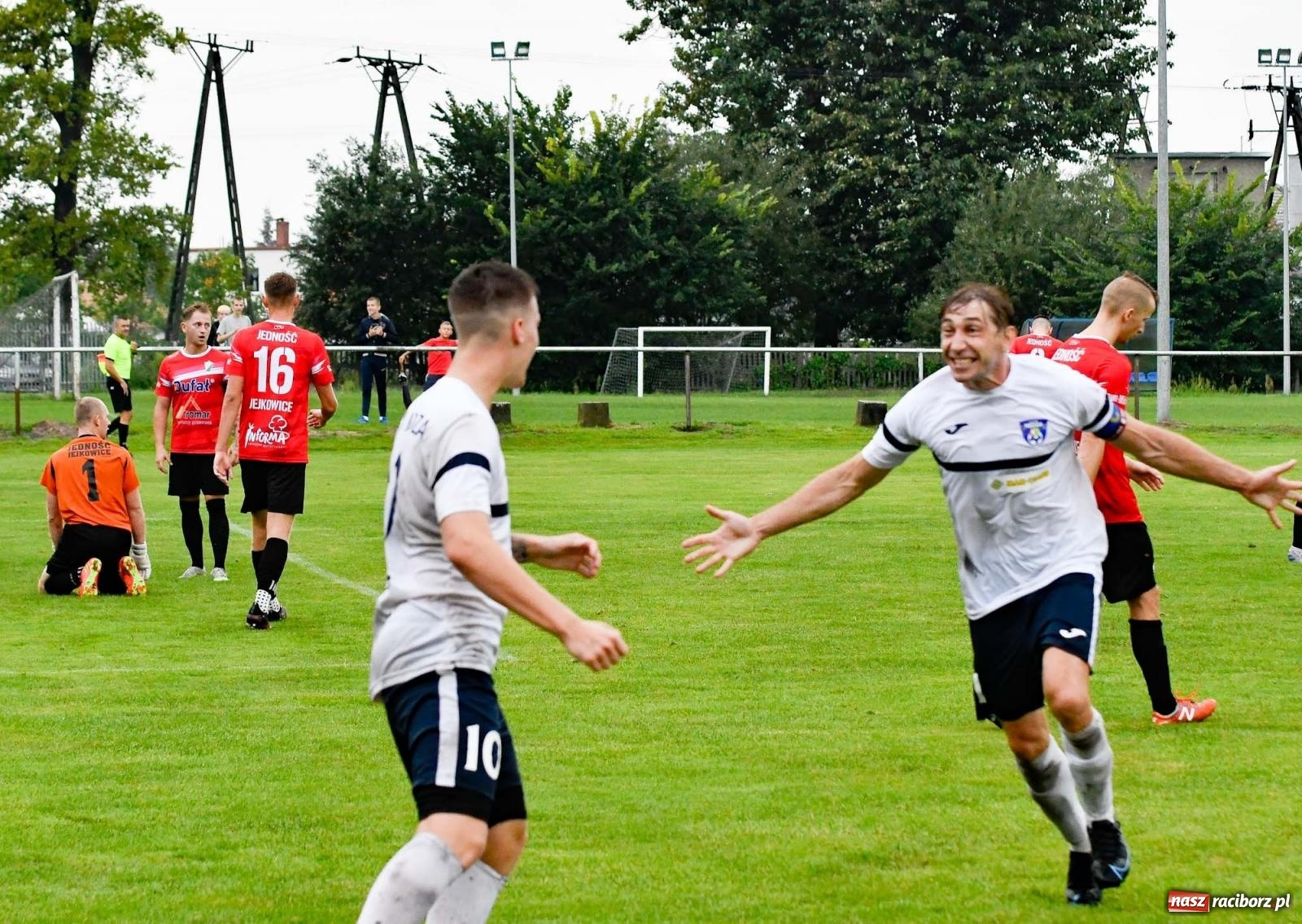 Zdjęcie w galerii na portalu naszraciborz.pl: Klasa okręgowa. Nędza ma patent na Jejkowice i pomogła Damianowi [FOTO] wiadomości z regionu