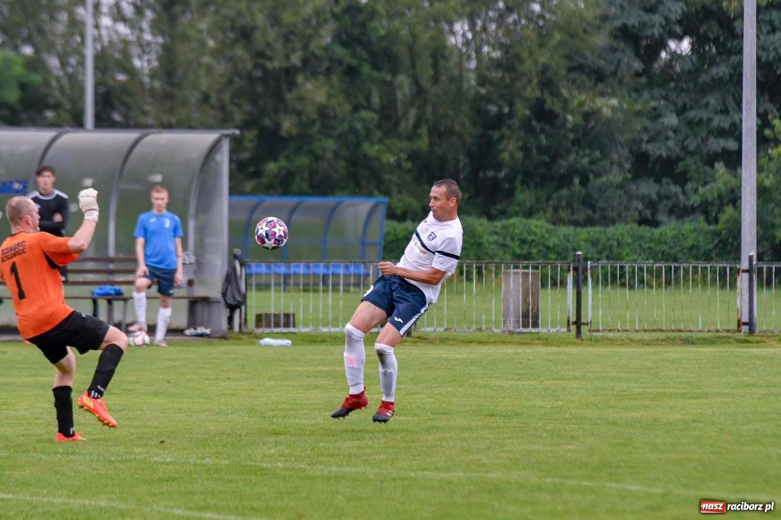 Zdjęcie w galerii na portalu naszraciborz.pl: Klasa okręgowa. Nędza ma patent na Jejkowice i pomogła Damianowi [FOTO] wiadomości z regionu