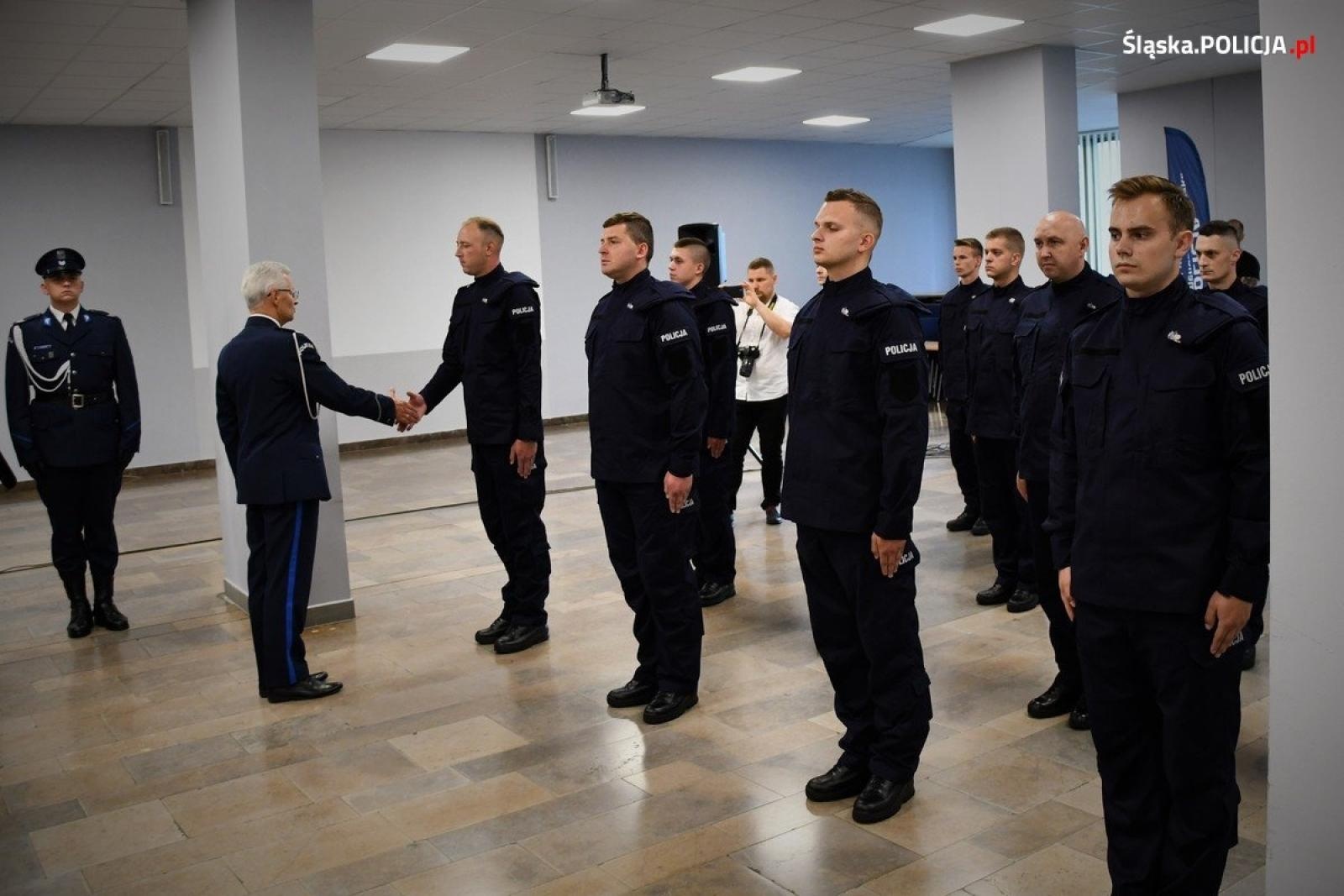 Zdjęcie w galerii na portalu naszraciborz.pl: Nowi policjanci dla śląskich garnizonów, w tym Raciborza wiadomości z regionu
