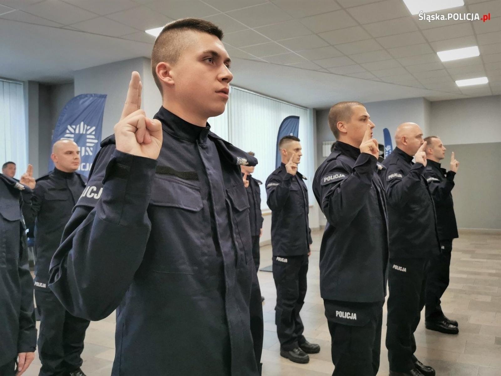 Zdjęcie w galerii na portalu naszraciborz.pl: Nowi policjanci dla śląskich garnizonów, w tym Raciborza wiadomości z regionu
