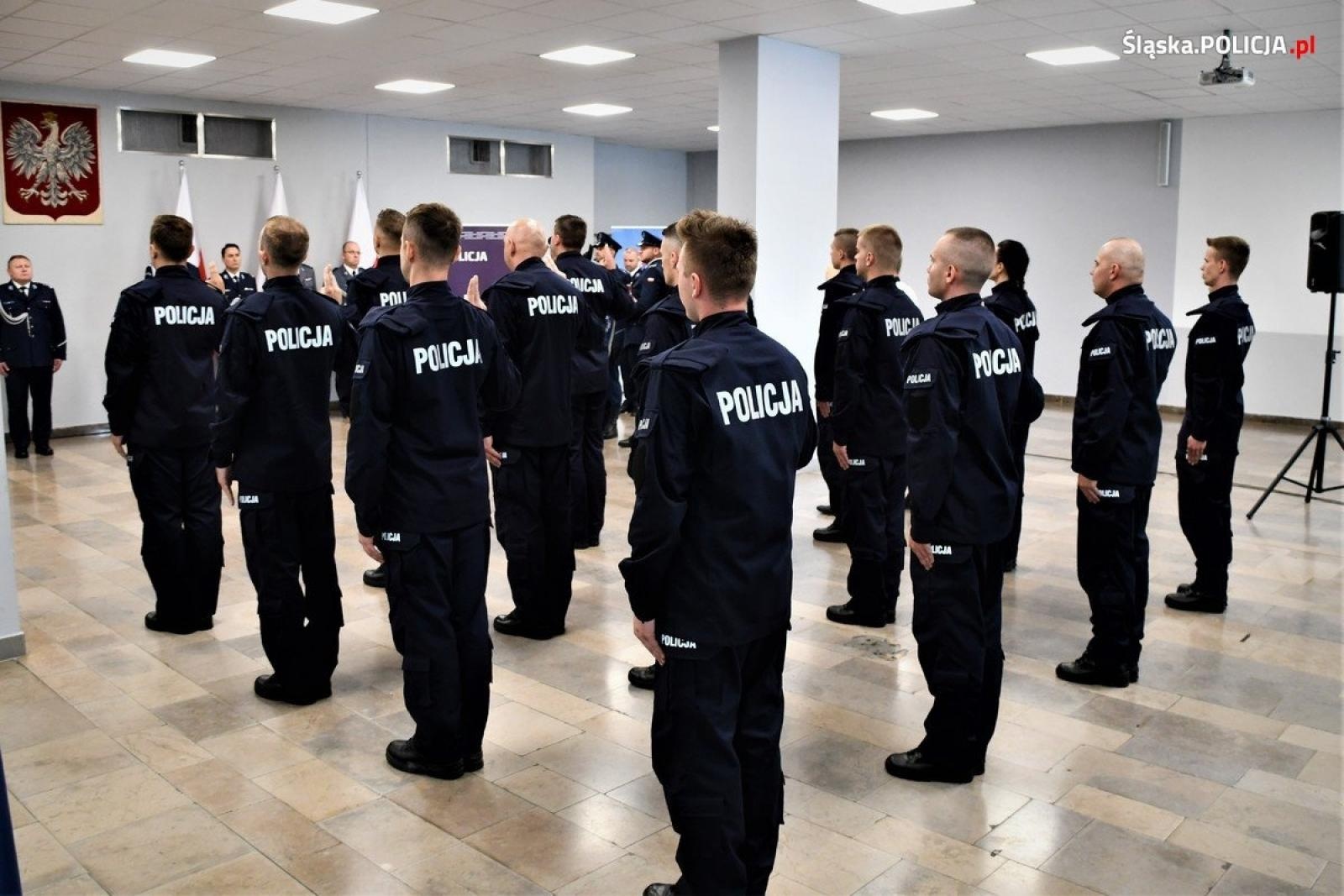 Zdjęcie w galerii na portalu naszraciborz.pl: Nowi policjanci dla śląskich garnizonów, w tym Raciborza wiadomości z regionu