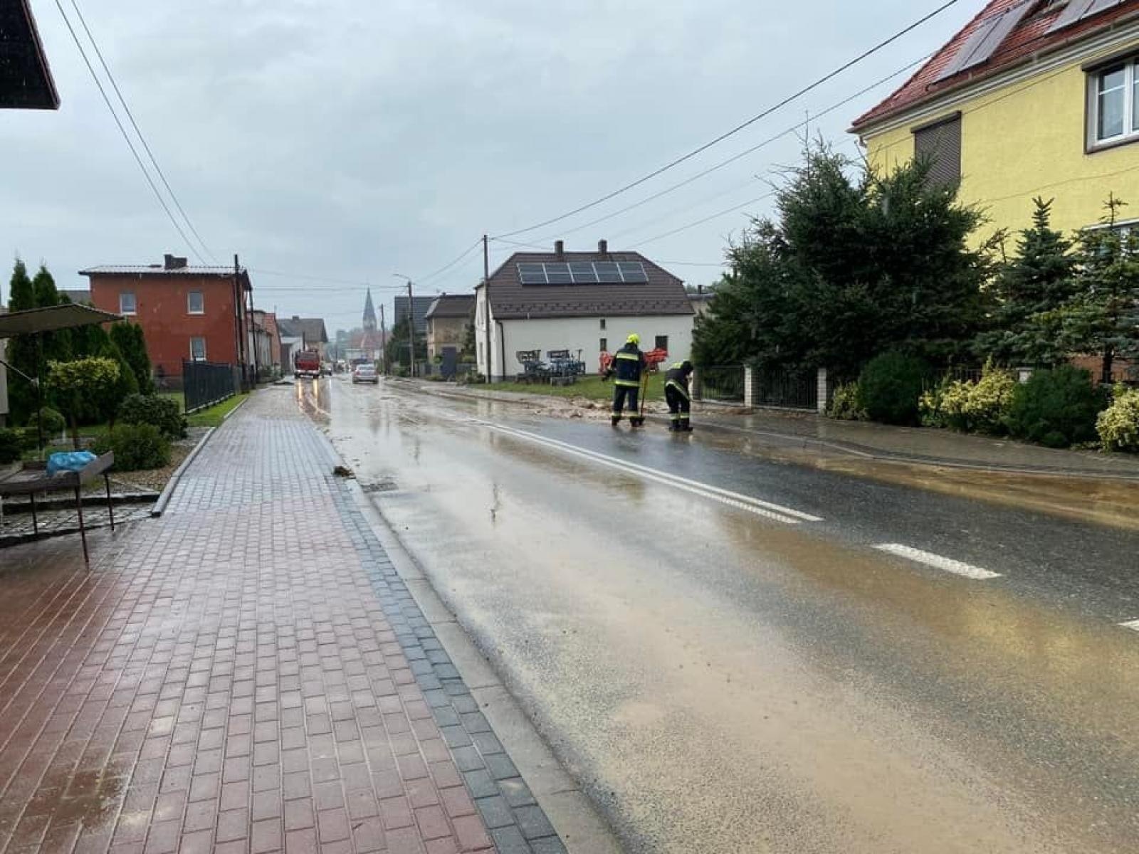 Zdjęcie w galerii na portalu naszraciborz.pl: Masy błota po ulewach w Raciborzu i Pawłowie wiadomości z regionu