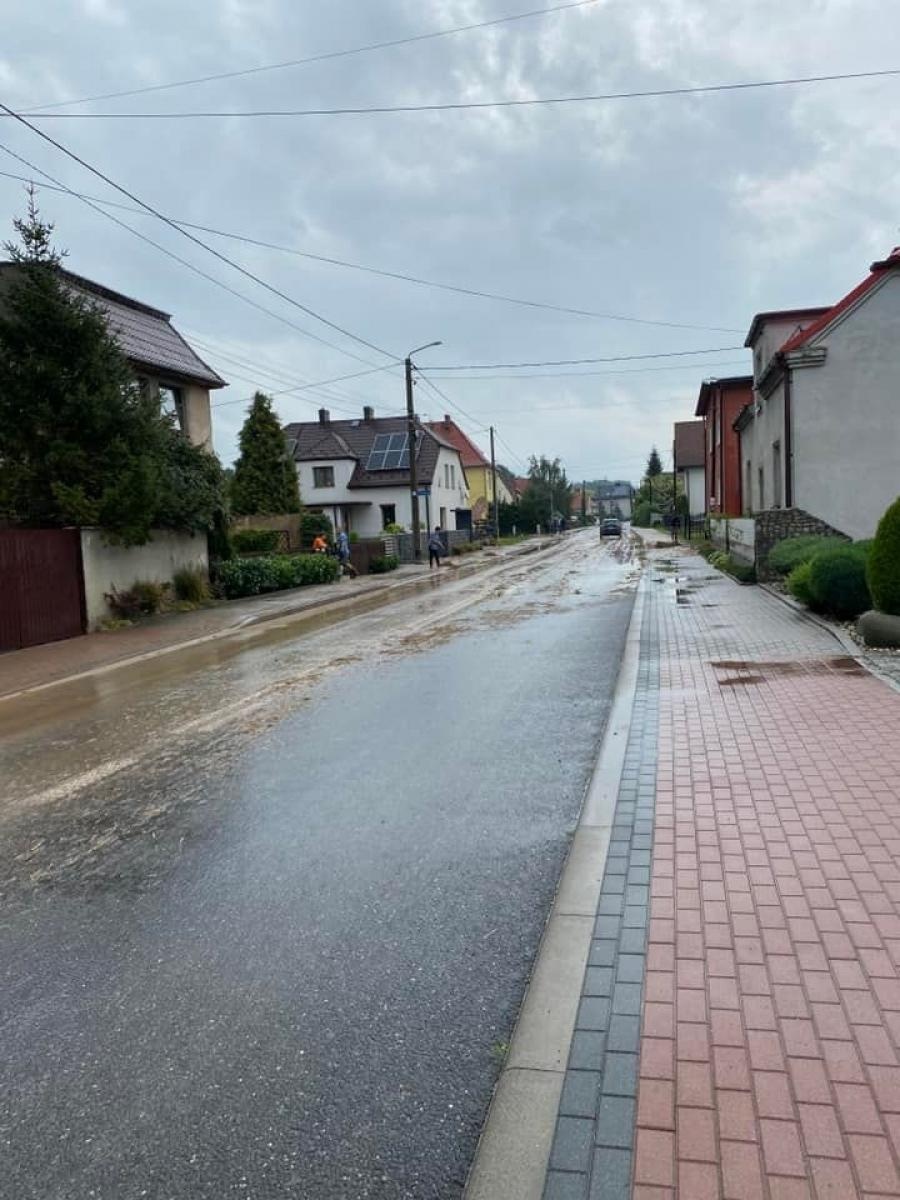 Zdjęcie w galerii na portalu naszraciborz.pl: Masy błota po ulewach w Raciborzu i Pawłowie wiadomości z regionu
