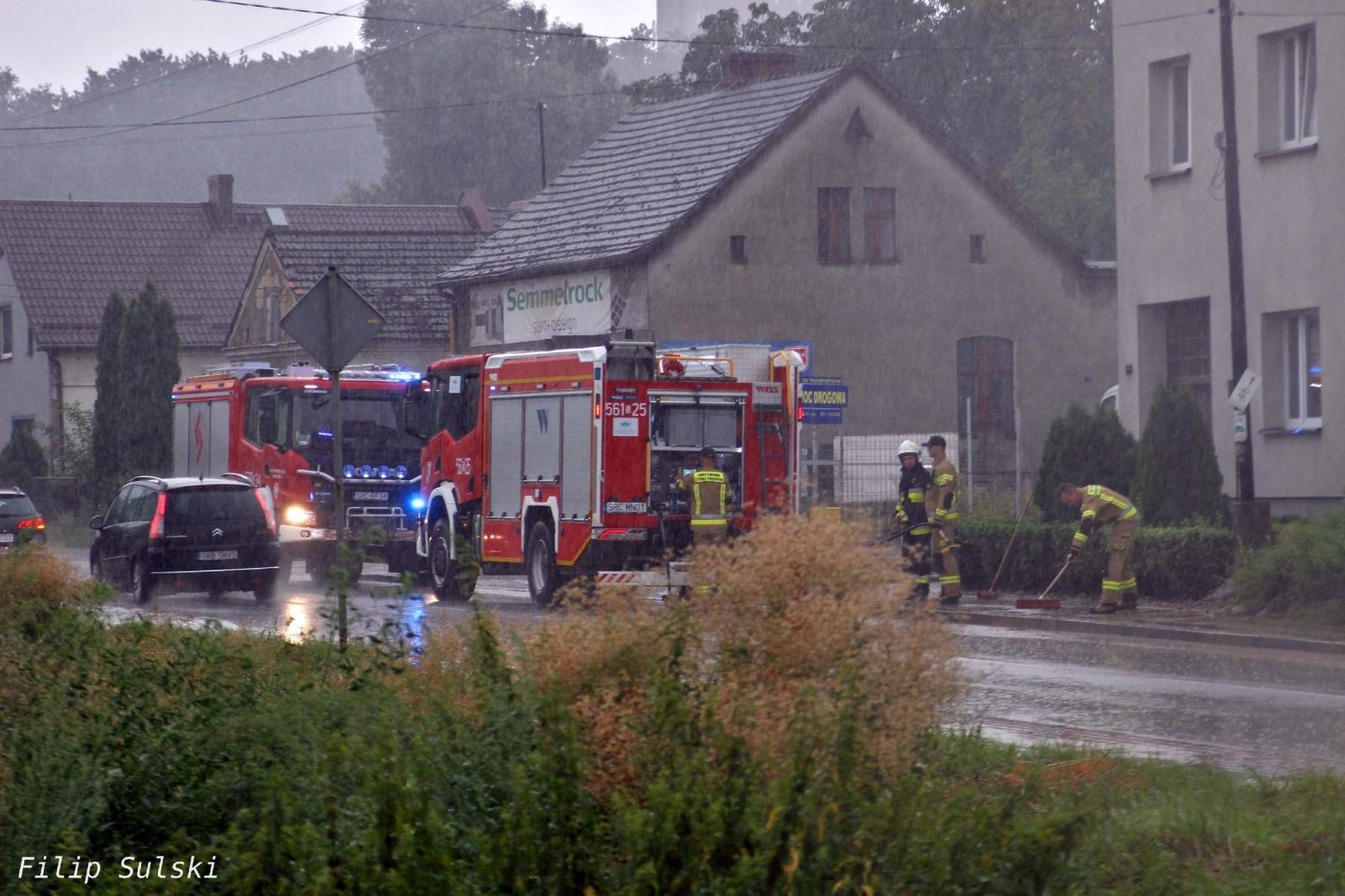 Zdjęcie w galerii na portalu naszraciborz.pl: Masy błota po ulewach w Raciborzu i Pawłowie wiadomości z regionu