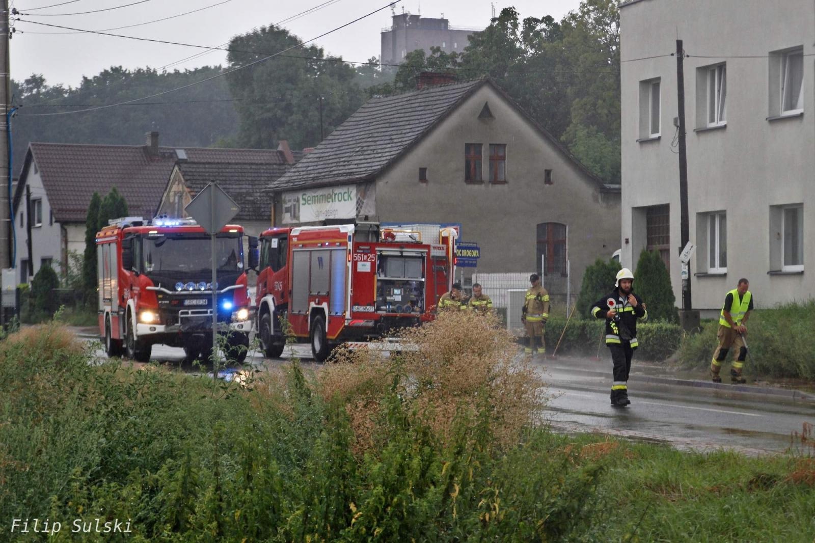 Zdjęcie w galerii na portalu naszraciborz.pl: Masy błota po ulewach w Raciborzu i Pawłowie wiadomości z regionu