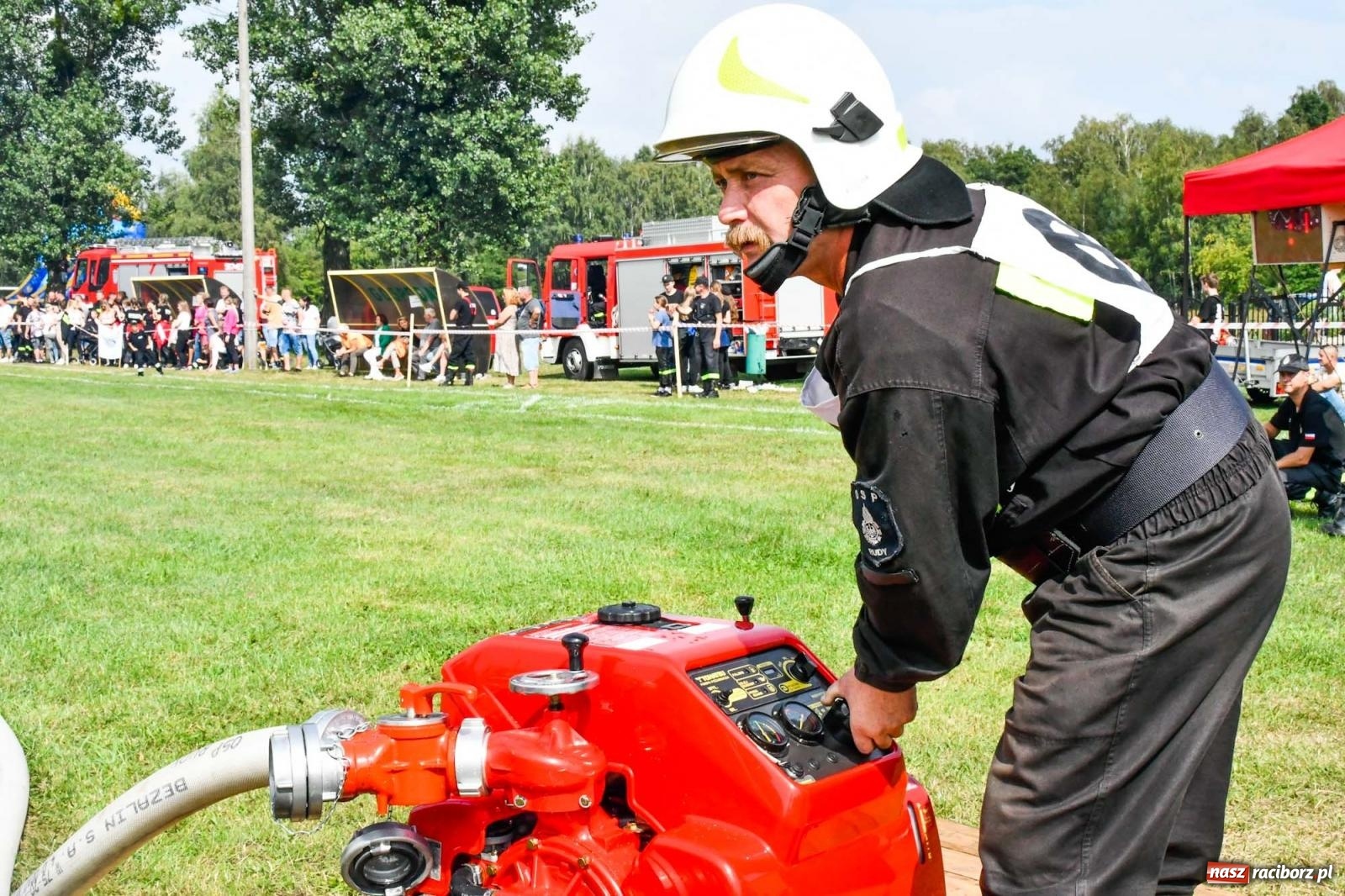 Zdjęcie w galerii na portalu naszraciborz.pl: Strażackie święto w Siedliskach. Kozi na tronie [FOTO i WIDEO] wiadomości z regionu