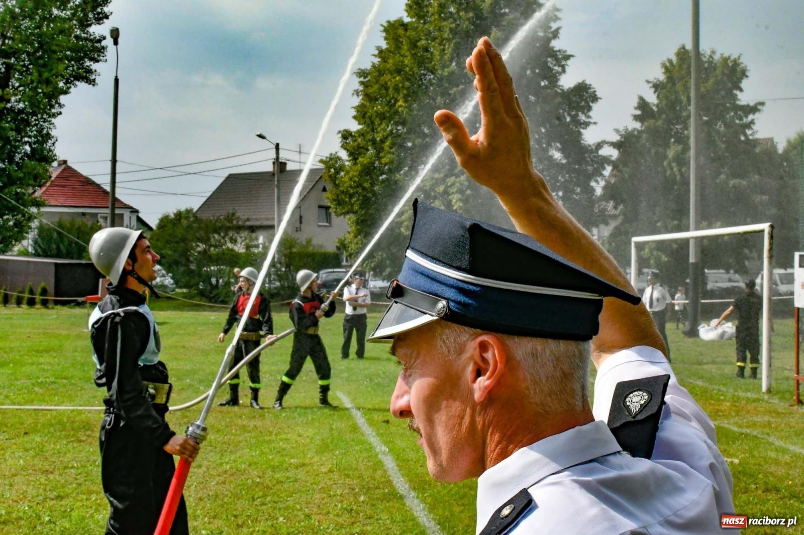 Zdjęcie w galerii na portalu naszraciborz.pl: Strażackie święto w Siedliskach. Kozi na tronie [FOTO i WIDEO] wiadomości z regionu