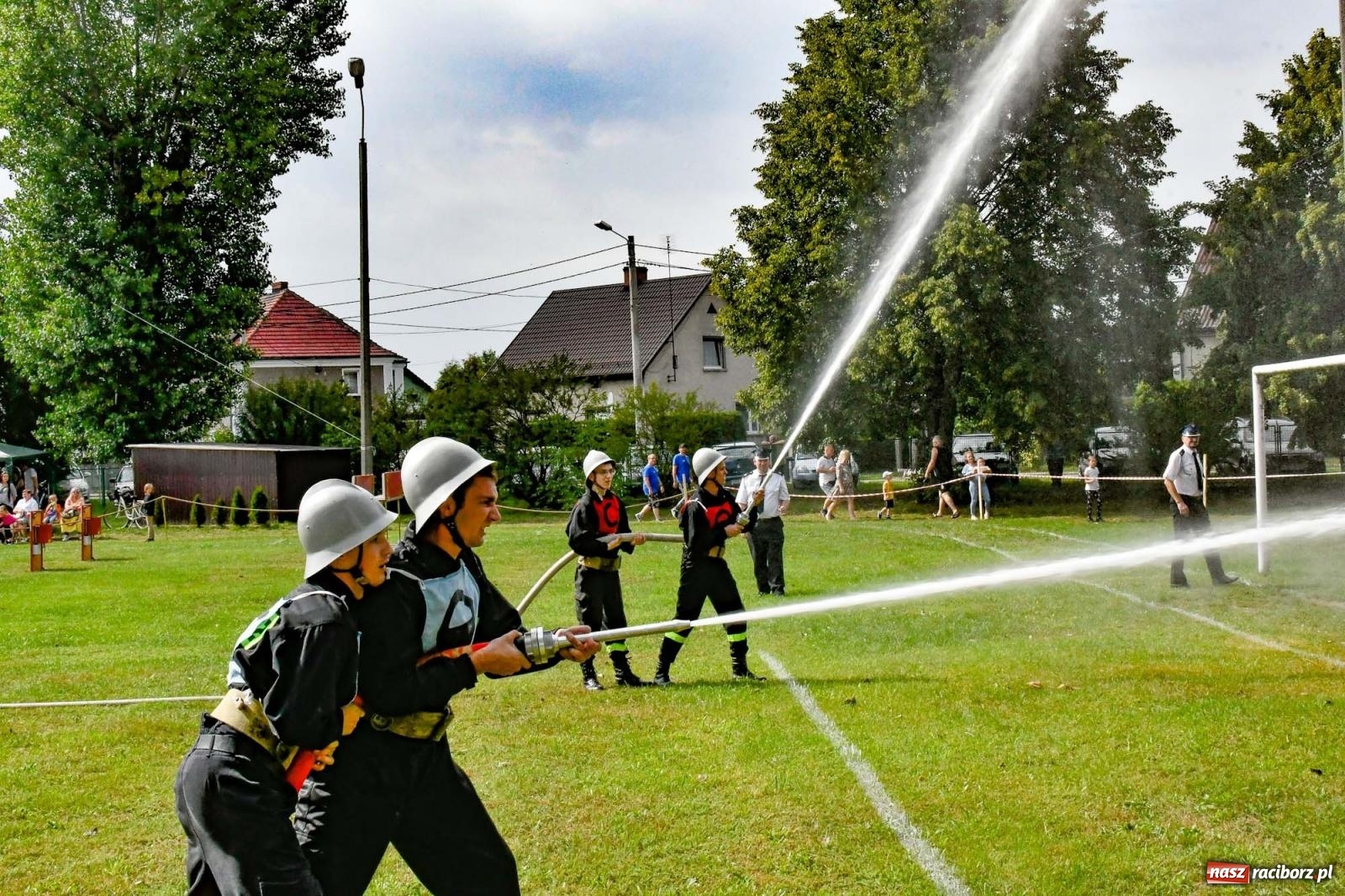 Zdjęcie w galerii na portalu naszraciborz.pl: Strażackie święto w Siedliskach. Kozi na tronie [FOTO i WIDEO] wiadomości z regionu
