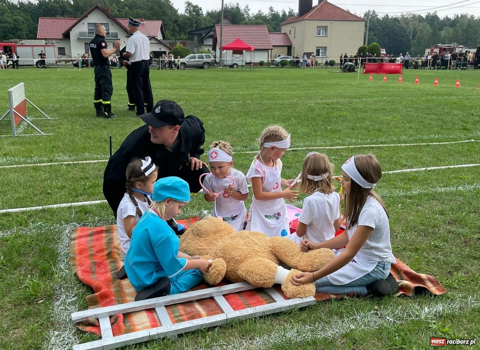 Zdjęcie w galerii na portalu naszraciborz.pl: Strażackie święto w Siedliskach. Kozi na tronie [FOTO i WIDEO] wiadomości z regionu