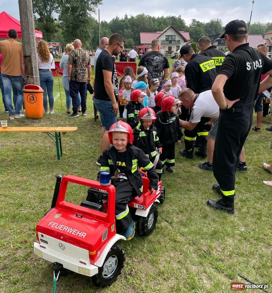Zdjęcie w galerii na portalu naszraciborz.pl: Strażackie święto w Siedliskach. Kozi na tronie [FOTO i WIDEO] wiadomości z regionu