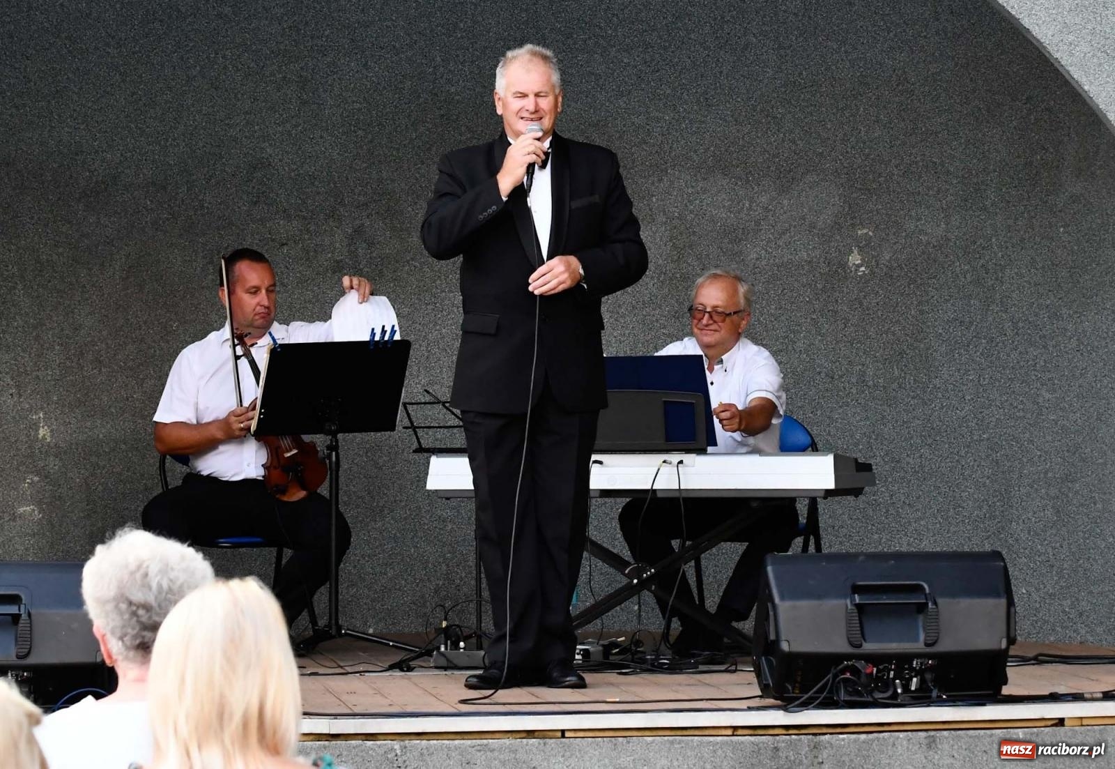 Zdjęcie w galerii na portalu naszraciborz.pl: Operetka i czardasz w plenerze parku im. Miasta Roth [FOTO i WIDEO] wiadomości z regionu