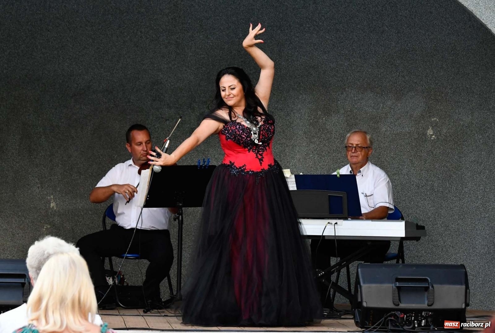 Zdjęcie w galerii na portalu naszraciborz.pl: Operetka i czardasz w plenerze parku im. Miasta Roth [FOTO i WIDEO] wiadomości z regionu