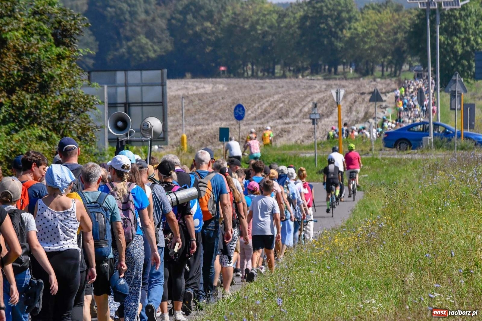 Zdjęcie w galerii na portalu naszraciborz.pl: Pielgrzymi z powiatu raciborskiego wyruszyli na Jasną Górę [FOTO i WIDEO] wiadomości z regionu