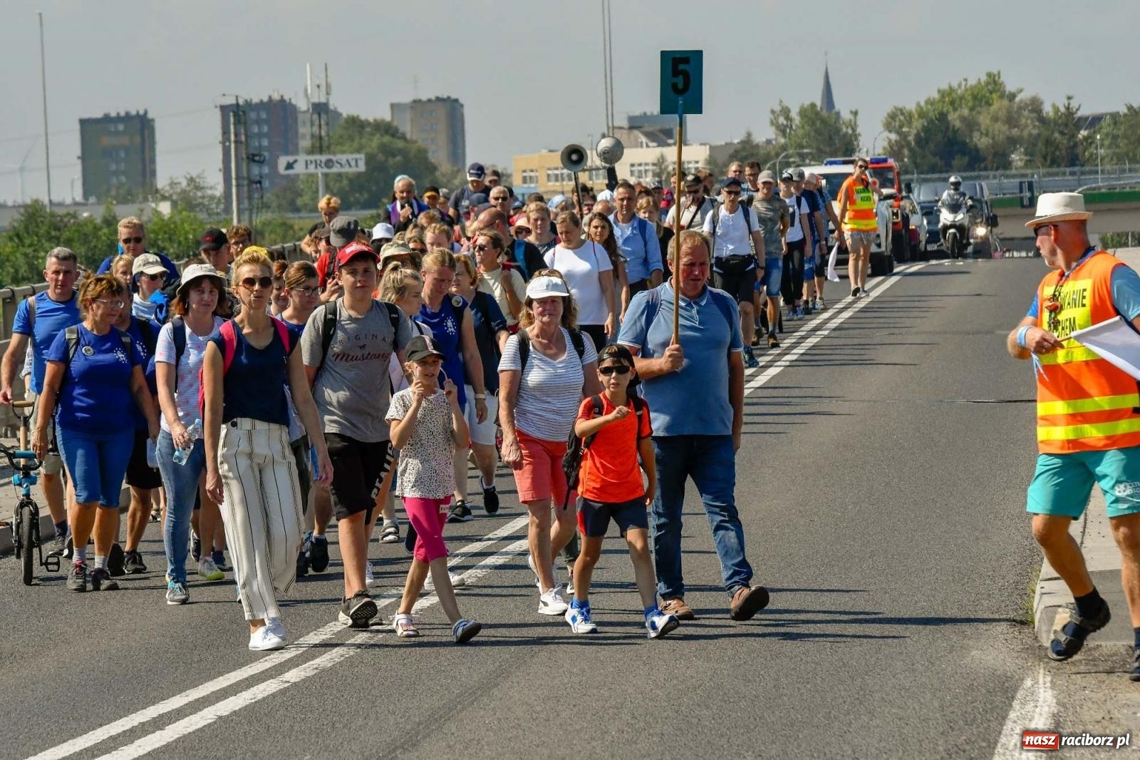 Zdjęcie w galerii na portalu naszraciborz.pl: Pielgrzymi z powiatu raciborskiego wyruszyli na Jasną Górę [FOTO i WIDEO] wiadomości z regionu
