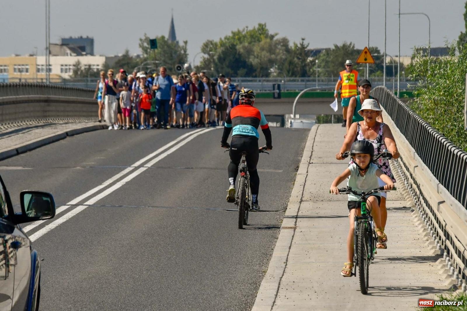 Zdjęcie w galerii na portalu naszraciborz.pl: Pielgrzymi z powiatu raciborskiego wyruszyli na Jasną Górę [FOTO i WIDEO] wiadomości z regionu