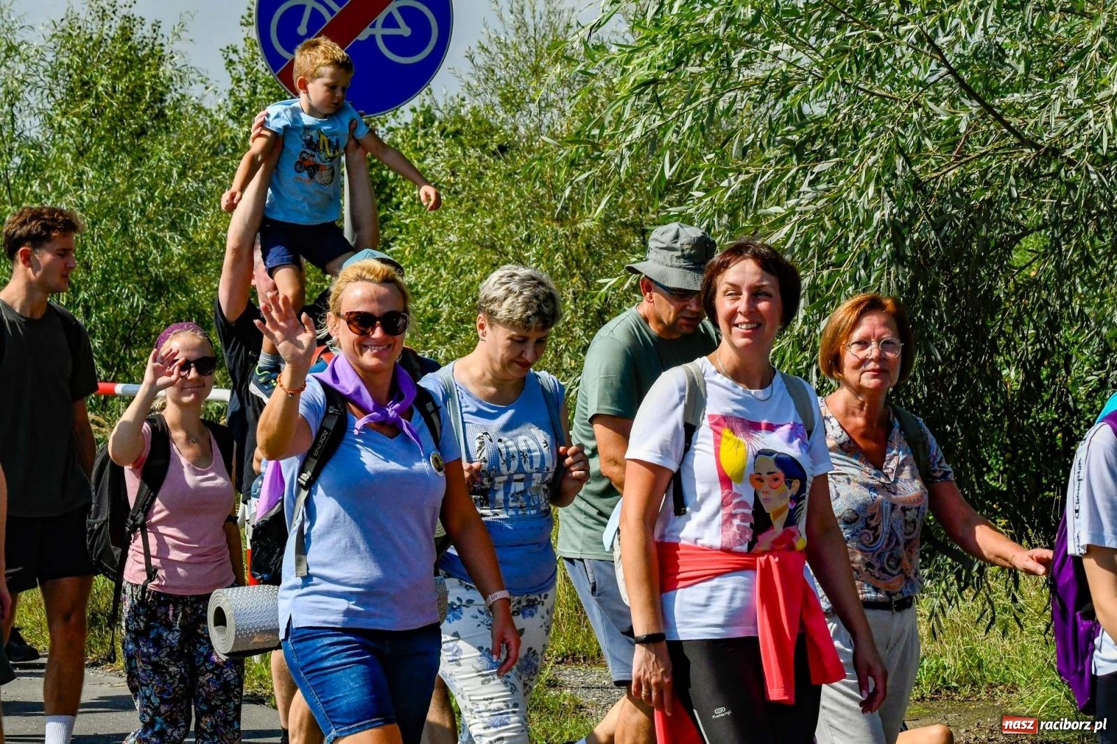 Zdjęcie w galerii na portalu naszraciborz.pl: Pielgrzymi z powiatu raciborskiego wyruszyli na Jasną Górę [FOTO i WIDEO] wiadomości z regionu
