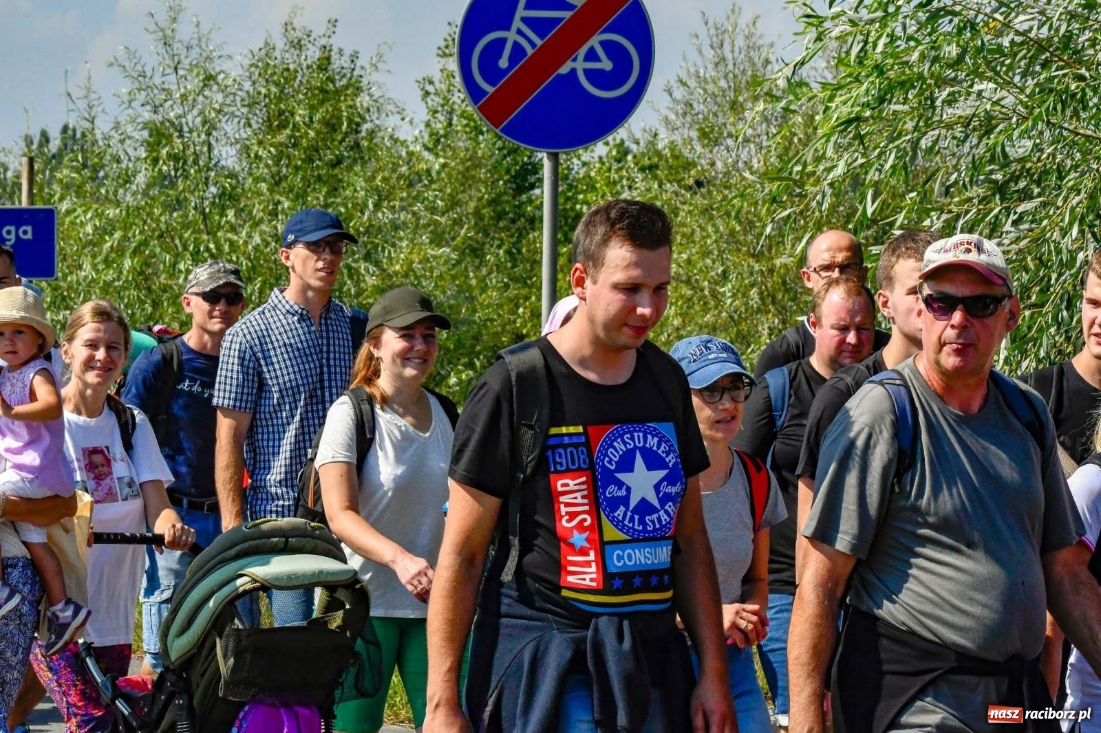 Zdjęcie w galerii na portalu naszraciborz.pl: Pielgrzymi z powiatu raciborskiego wyruszyli na Jasną Górę [FOTO i WIDEO] wiadomości z regionu