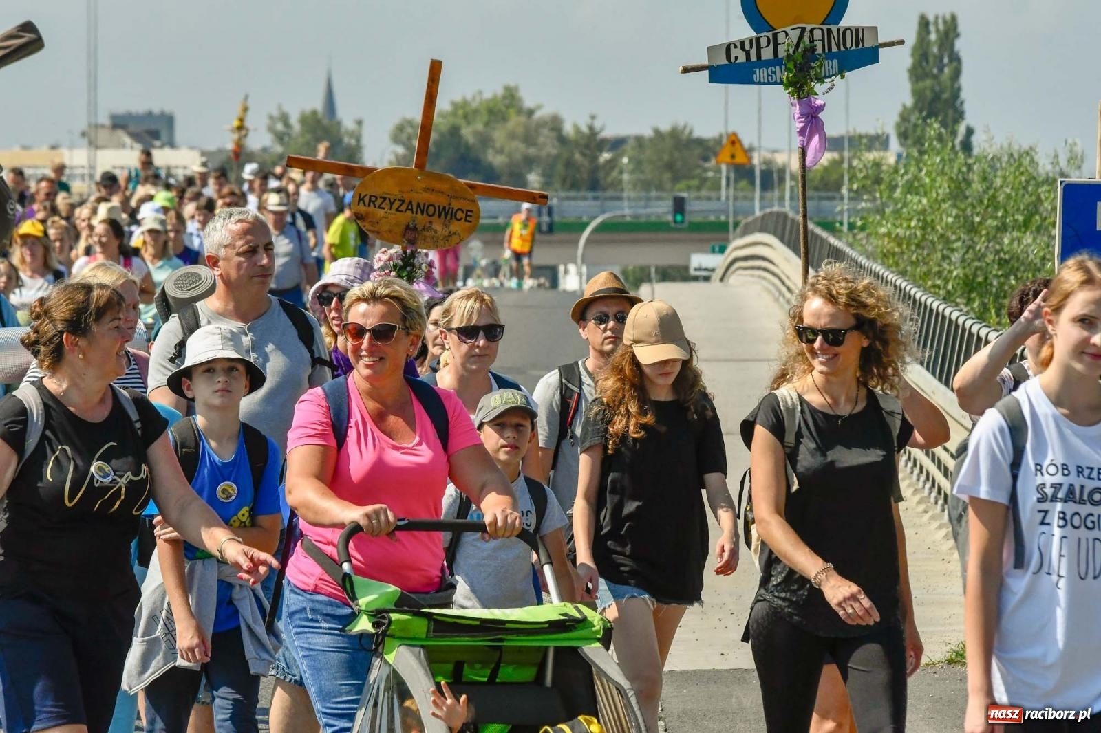 Zdjęcie w galerii na portalu naszraciborz.pl: Pielgrzymi z powiatu raciborskiego wyruszyli na Jasną Górę [FOTO i WIDEO] wiadomości z regionu