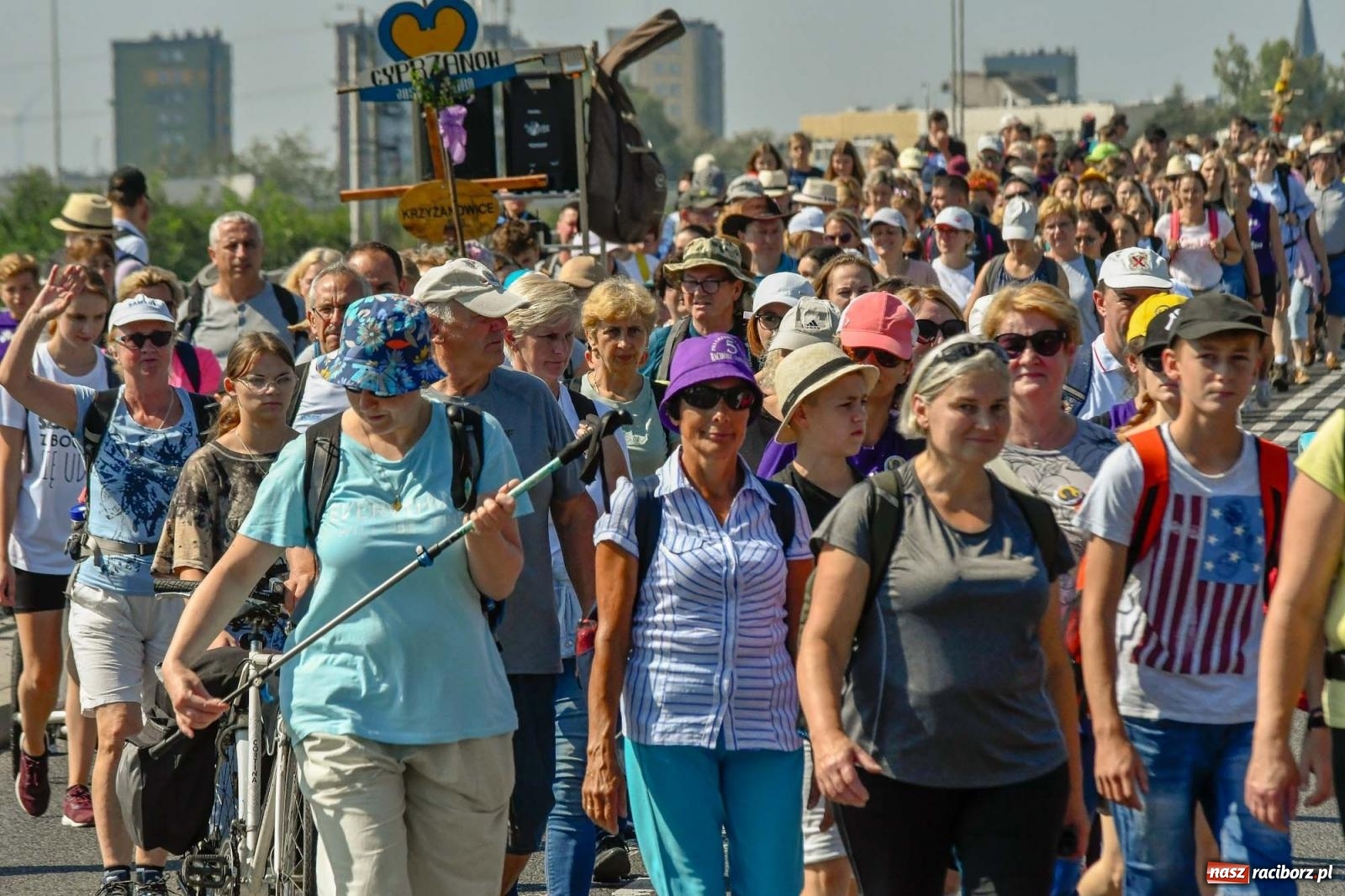 Zdjęcie w galerii na portalu naszraciborz.pl: Pielgrzymi z powiatu raciborskiego wyruszyli na Jasną Górę [FOTO i WIDEO] wiadomości z regionu