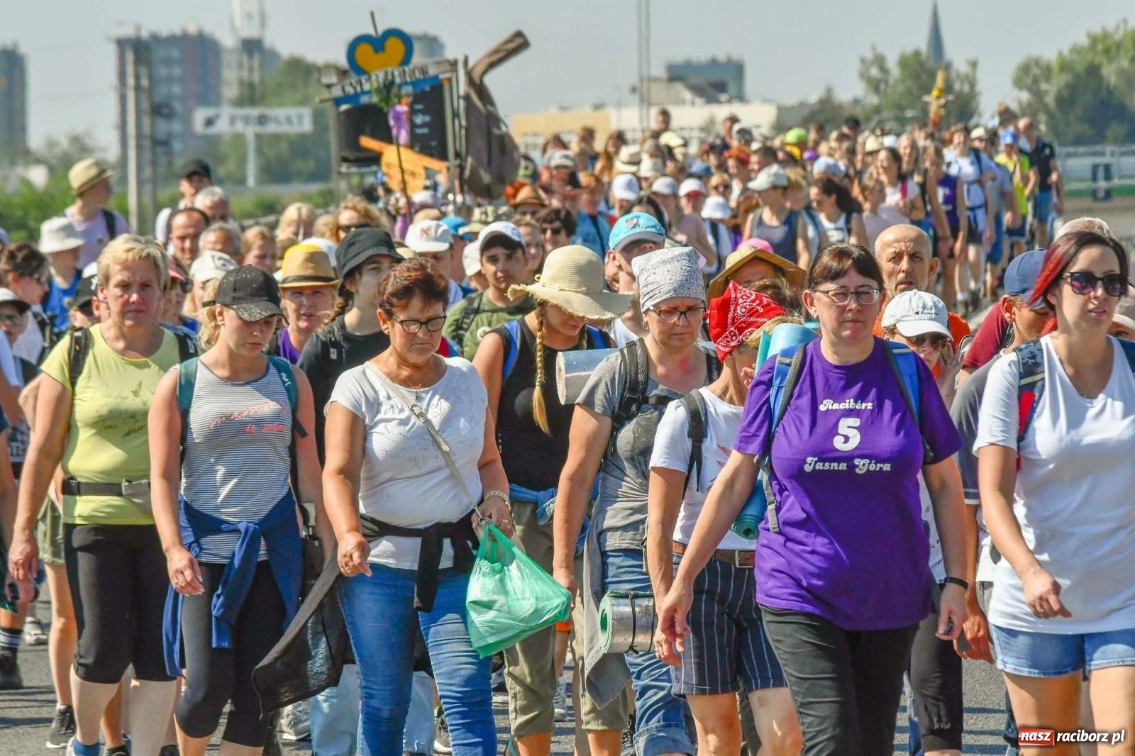 Zdjęcie w galerii na portalu naszraciborz.pl: Pielgrzymi z powiatu raciborskiego wyruszyli na Jasną Górę [FOTO i WIDEO] wiadomości z regionu