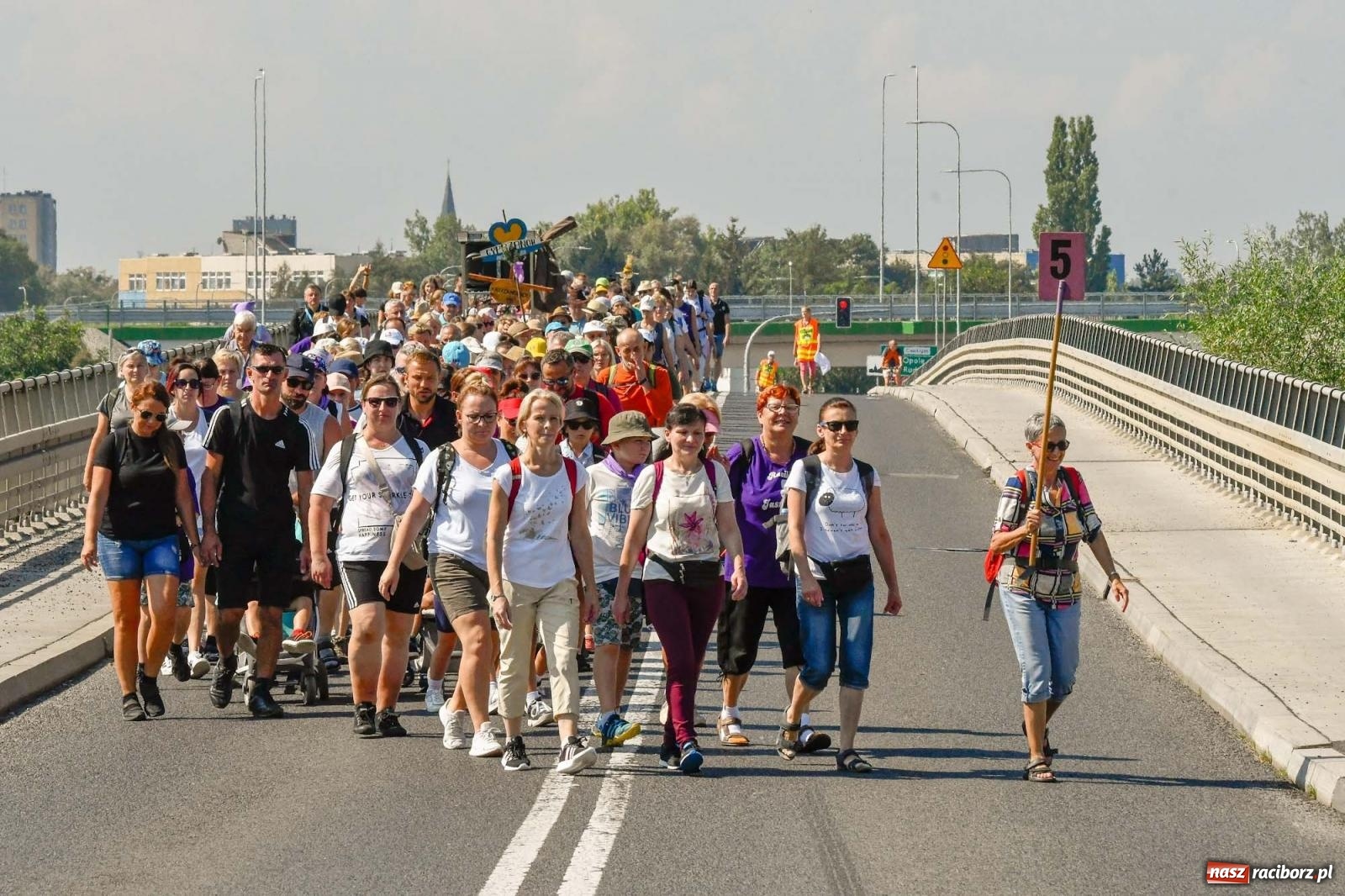 Zdjęcie w galerii na portalu naszraciborz.pl: Pielgrzymi z powiatu raciborskiego wyruszyli na Jasną Górę [FOTO i WIDEO] wiadomości z regionu