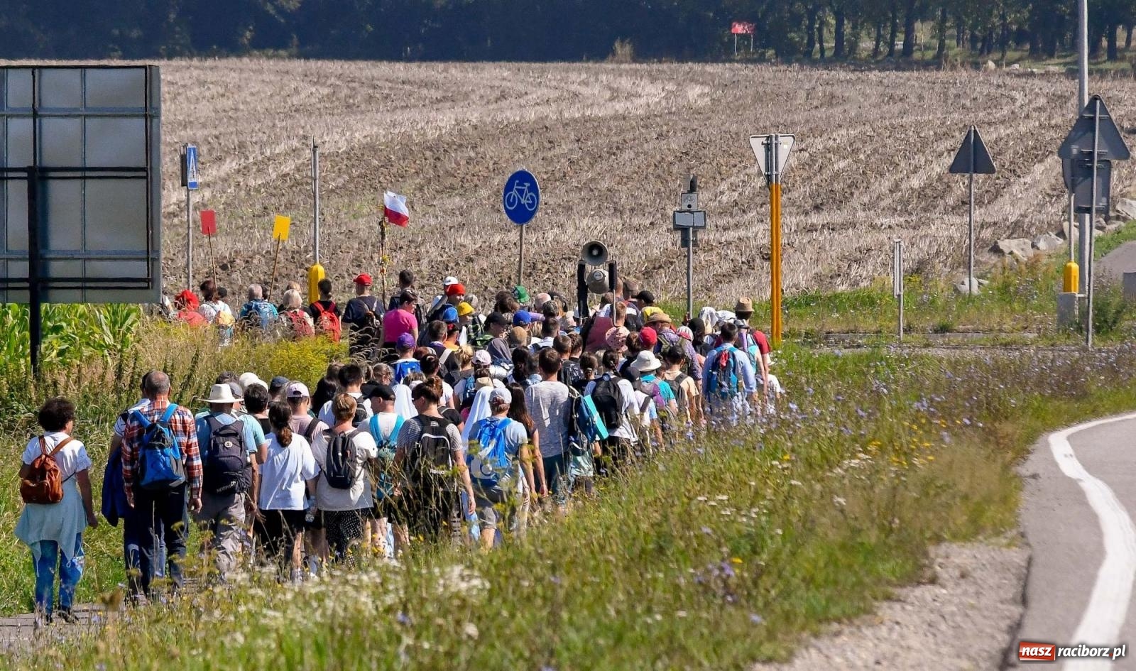 Zdjęcie w galerii na portalu naszraciborz.pl: Pielgrzymi z powiatu raciborskiego wyruszyli na Jasną Górę [FOTO i WIDEO] wiadomości z regionu