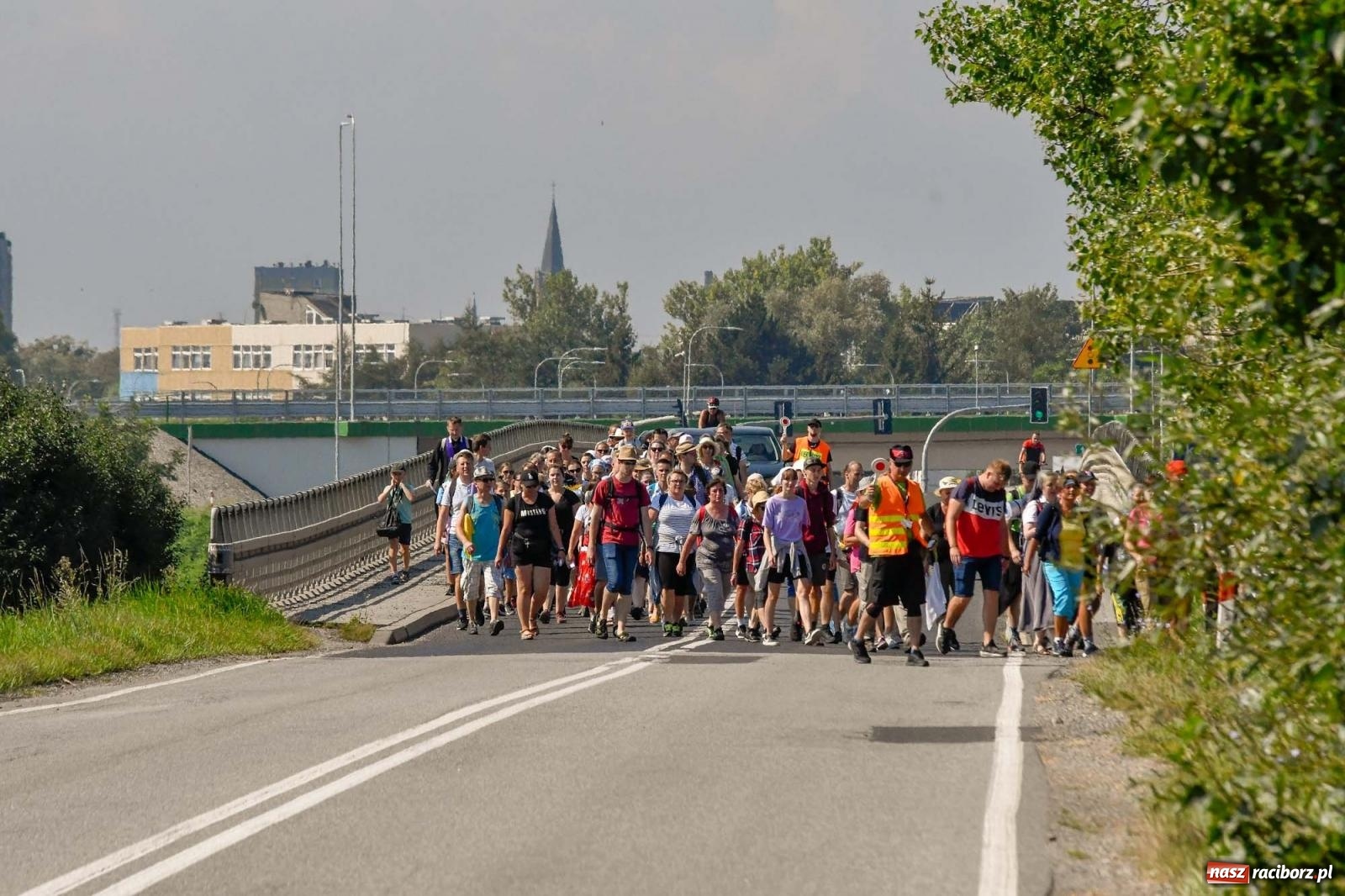 Zdjęcie w galerii na portalu naszraciborz.pl: Pielgrzymi z powiatu raciborskiego wyruszyli na Jasną Górę [FOTO i WIDEO] wiadomości z regionu