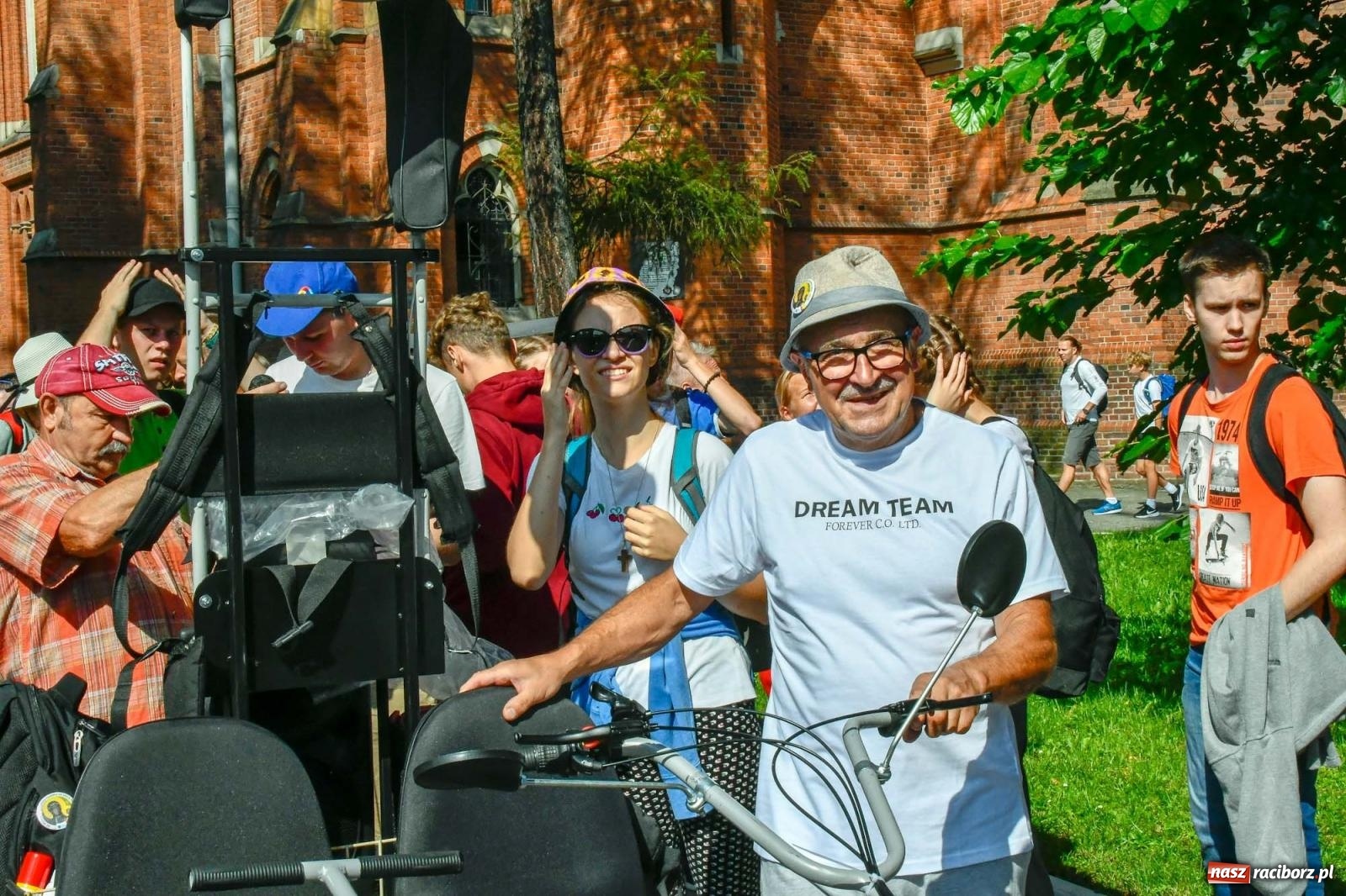 Zdjęcie w galerii na portalu naszraciborz.pl: Pielgrzymi z powiatu raciborskiego wyruszyli na Jasną Górę [FOTO i WIDEO] wiadomości z regionu