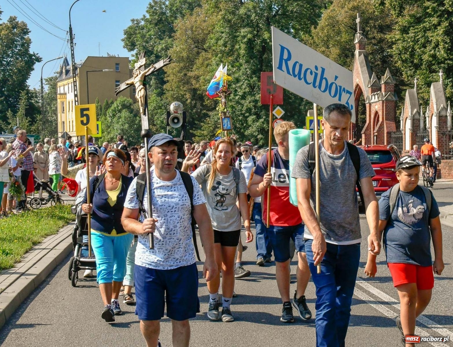 Zdjęcie w galerii na portalu naszraciborz.pl: Pielgrzymi z powiatu raciborskiego wyruszyli na Jasną Górę [FOTO i WIDEO] wiadomości z regionu