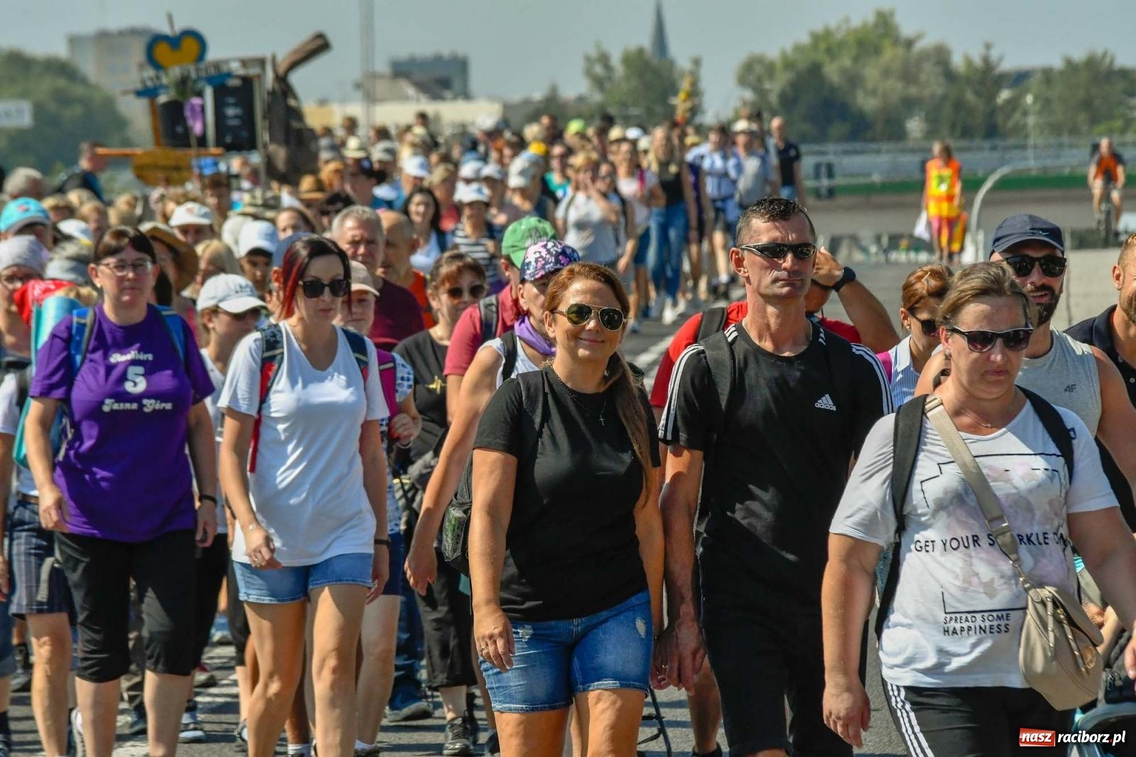 Zdjęcie w galerii na portalu naszraciborz.pl: Pielgrzymi z powiatu raciborskiego wyruszyli na Jasną Górę [FOTO i WIDEO] wiadomości z regionu