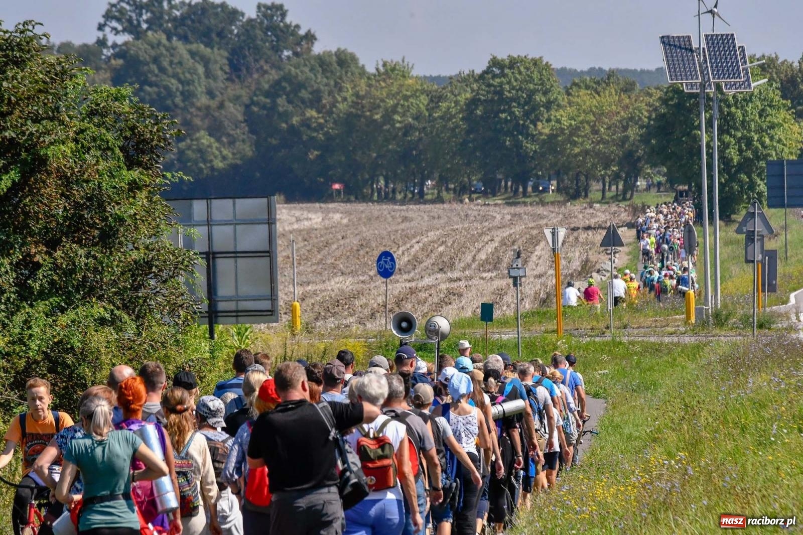 Zdjęcie w galerii na portalu naszraciborz.pl: Pielgrzymi z powiatu raciborskiego wyruszyli na Jasną Górę [FOTO i WIDEO] wiadomości z regionu