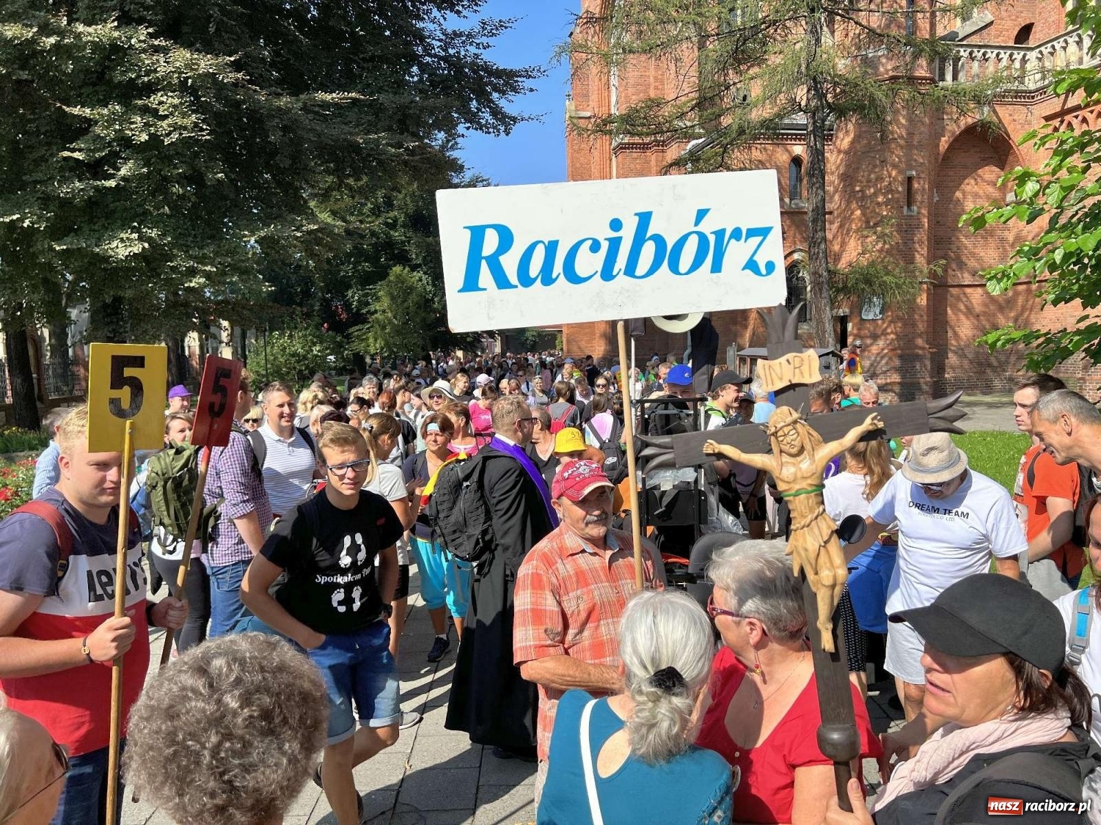 Zdjęcie w galerii na portalu naszraciborz.pl: Pielgrzymi z powiatu raciborskiego wyruszyli na Jasną Górę [FOTO i WIDEO] wiadomości z regionu