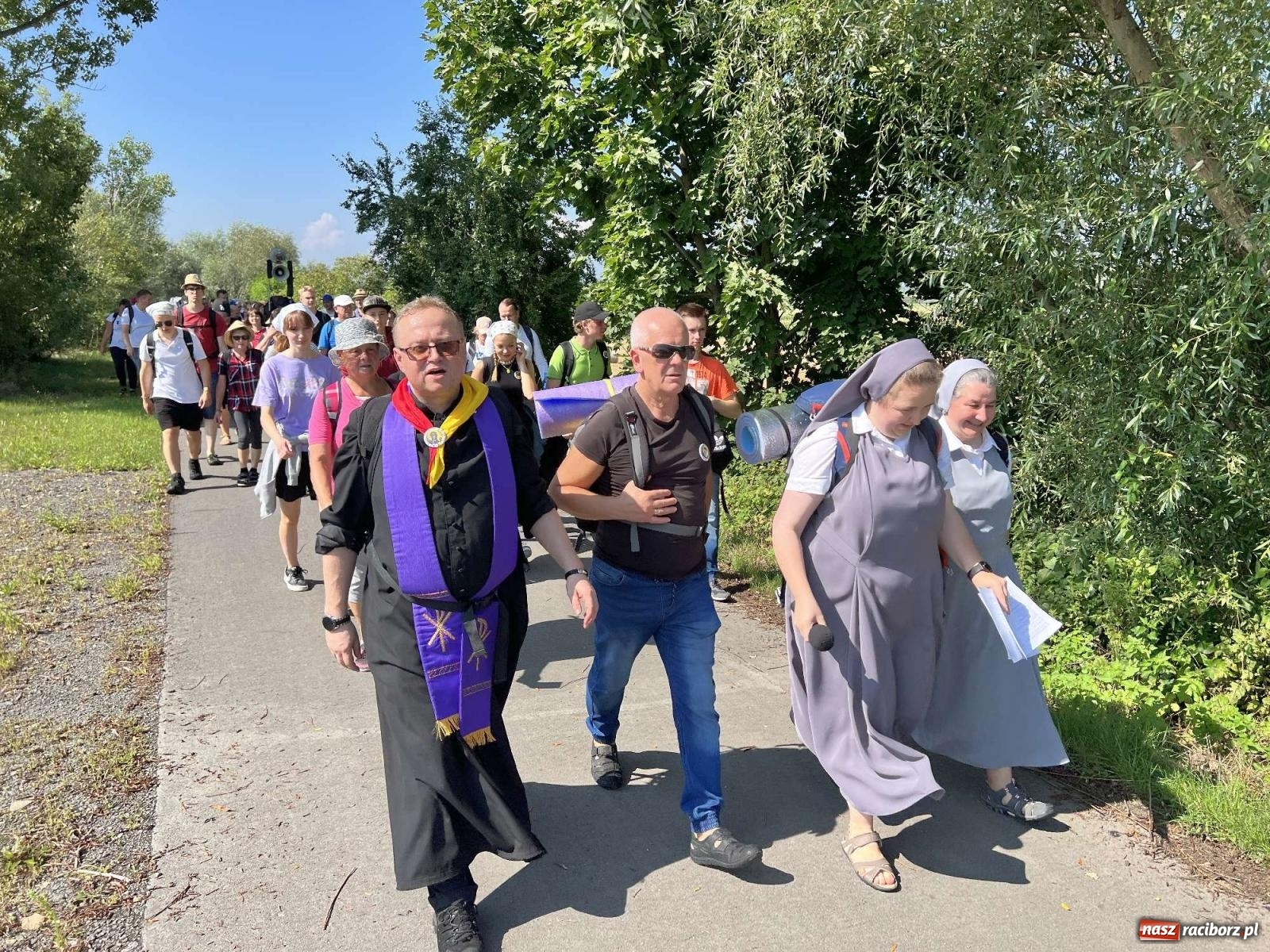 Zdjęcie w galerii na portalu naszraciborz.pl: Pielgrzymi z powiatu raciborskiego wyruszyli na Jasną Górę [FOTO i WIDEO] wiadomości z regionu