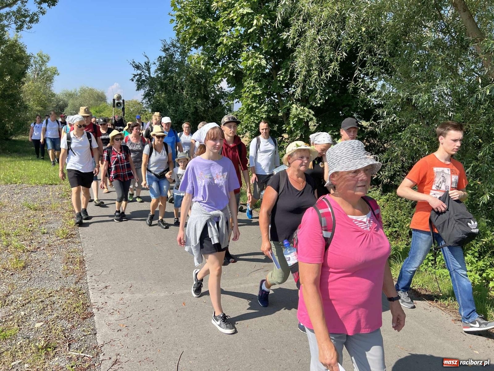 Zdjęcie w galerii na portalu naszraciborz.pl: Pielgrzymi z powiatu raciborskiego wyruszyli na Jasną Górę [FOTO i WIDEO] wiadomości z regionu