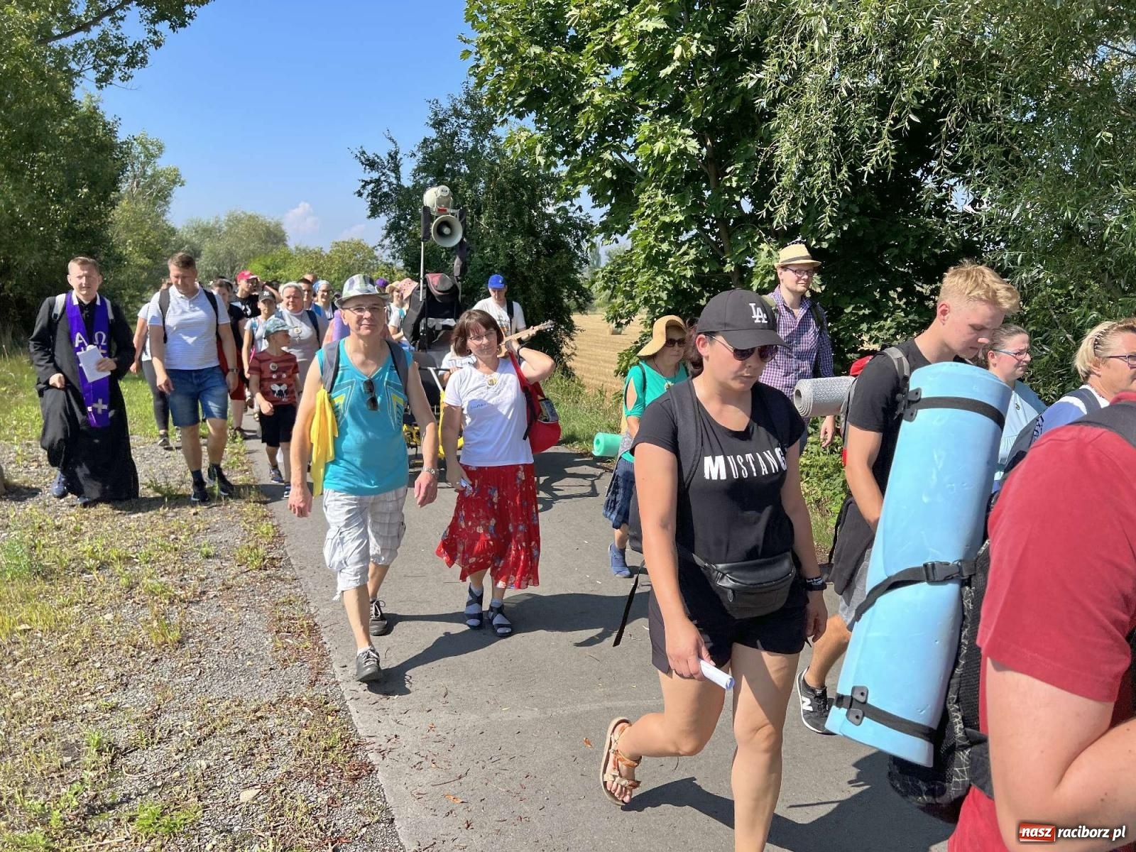 Zdjęcie w galerii na portalu naszraciborz.pl: Pielgrzymi z powiatu raciborskiego wyruszyli na Jasną Górę [FOTO i WIDEO] wiadomości z regionu