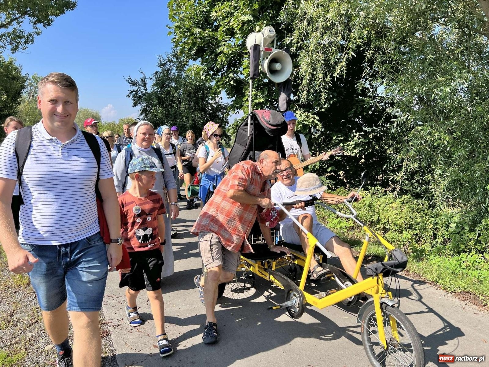 Zdjęcie w galerii na portalu naszraciborz.pl: Pielgrzymi z powiatu raciborskiego wyruszyli na Jasną Górę [FOTO i WIDEO] wiadomości z regionu