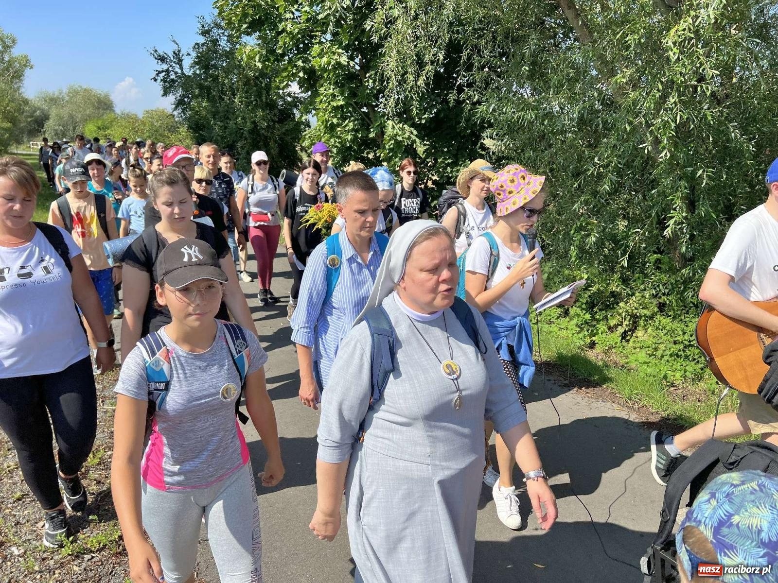 Zdjęcie w galerii na portalu naszraciborz.pl: Pielgrzymi z powiatu raciborskiego wyruszyli na Jasną Górę [FOTO i WIDEO] wiadomości z regionu