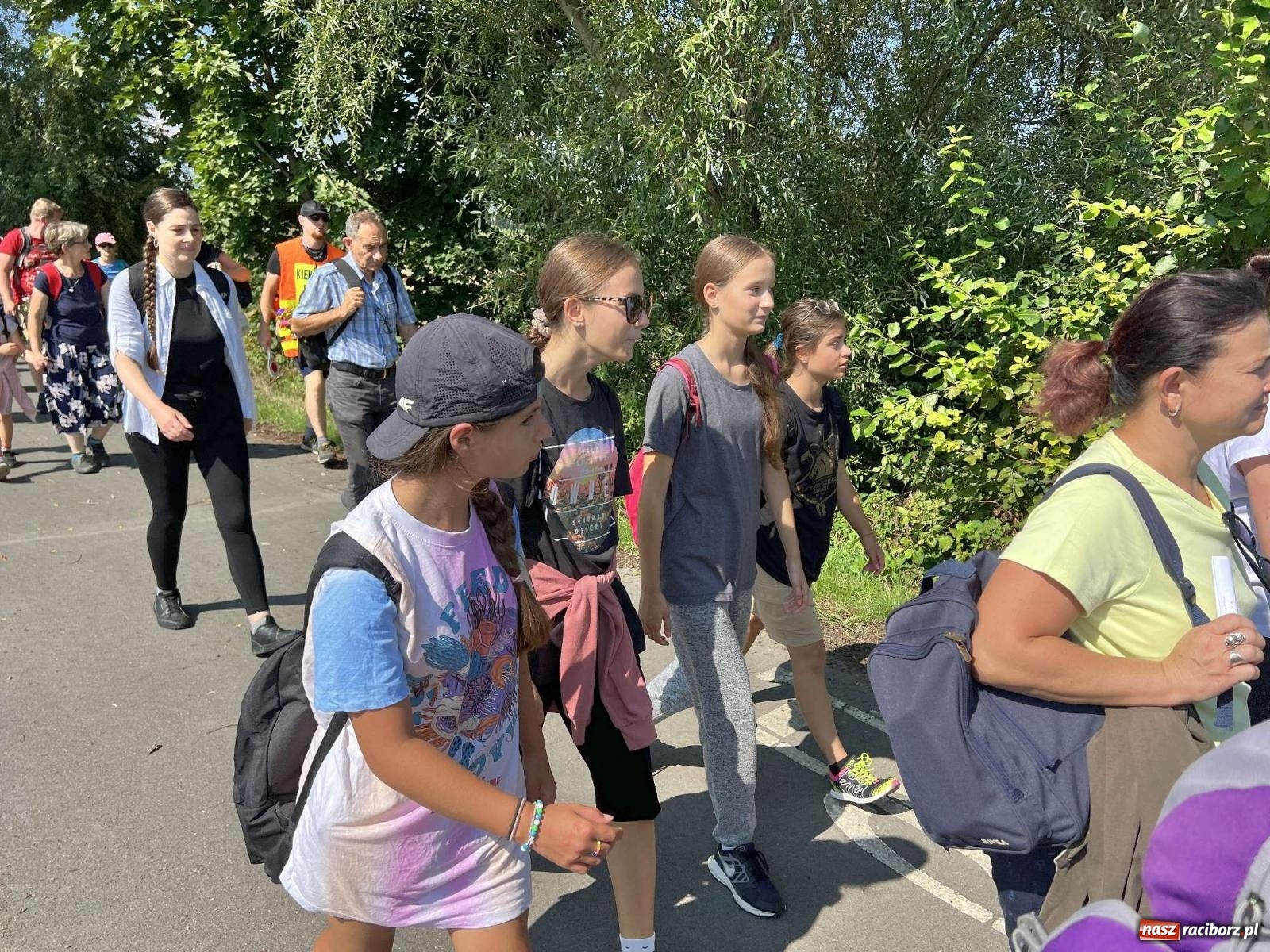 Zdjęcie w galerii na portalu naszraciborz.pl: Pielgrzymi z powiatu raciborskiego wyruszyli na Jasną Górę [FOTO i WIDEO] wiadomości z regionu