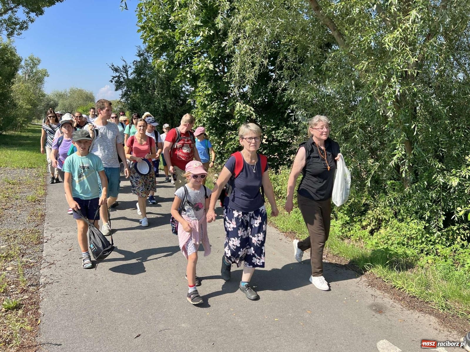 Zdjęcie w galerii na portalu naszraciborz.pl: Pielgrzymi z powiatu raciborskiego wyruszyli na Jasną Górę [FOTO i WIDEO] wiadomości z regionu