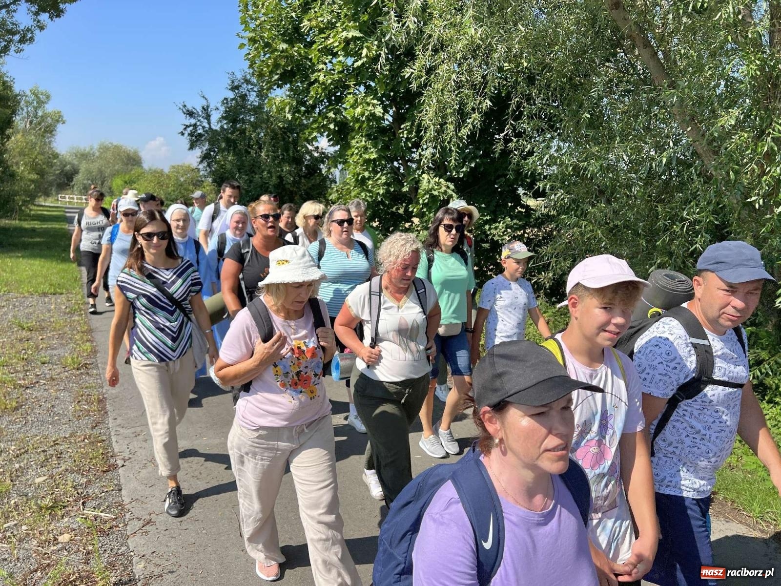 Zdjęcie w galerii na portalu naszraciborz.pl: Pielgrzymi z powiatu raciborskiego wyruszyli na Jasną Górę [FOTO i WIDEO] wiadomości z regionu