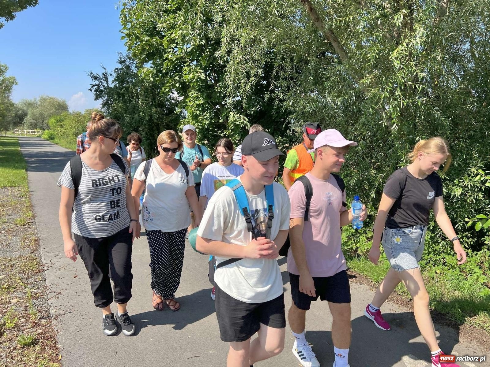 Zdjęcie w galerii na portalu naszraciborz.pl: Pielgrzymi z powiatu raciborskiego wyruszyli na Jasną Górę [FOTO i WIDEO] wiadomości z regionu