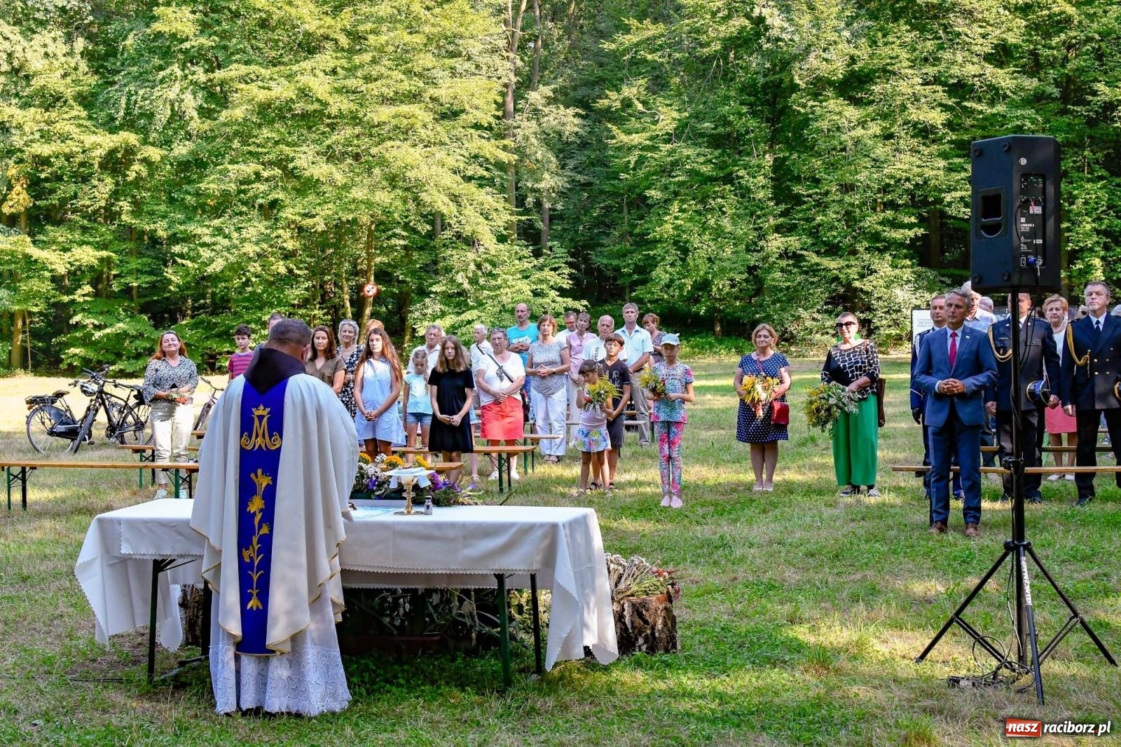 Zdjęcie w galerii na portalu naszraciborz.pl: Msza święta polowa w lesie Obora z anegdotą na finał [FOTO i WIDEO] wiadomości z regionu