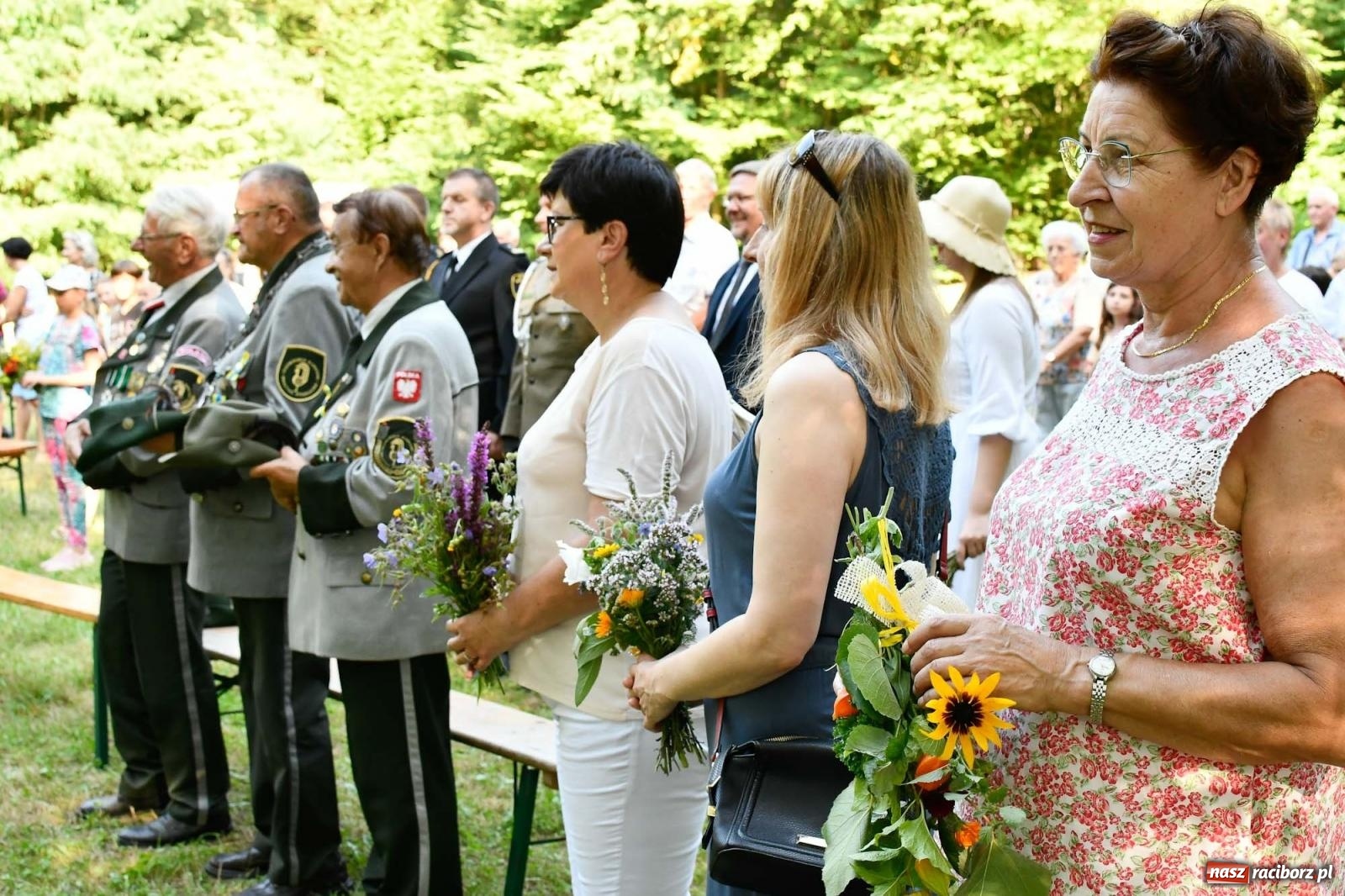 Zdjęcie w galerii na portalu naszraciborz.pl: Msza święta polowa w lesie Obora z anegdotą na finał [FOTO i WIDEO] wiadomości z regionu