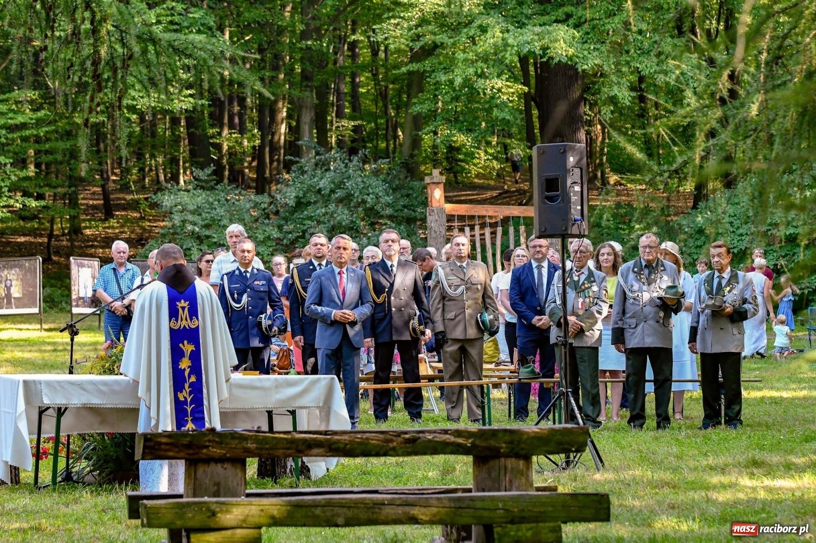 Zdjęcie w galerii na portalu naszraciborz.pl: Msza święta polowa w lesie Obora z anegdotą na finał [FOTO i WIDEO] wiadomości z regionu