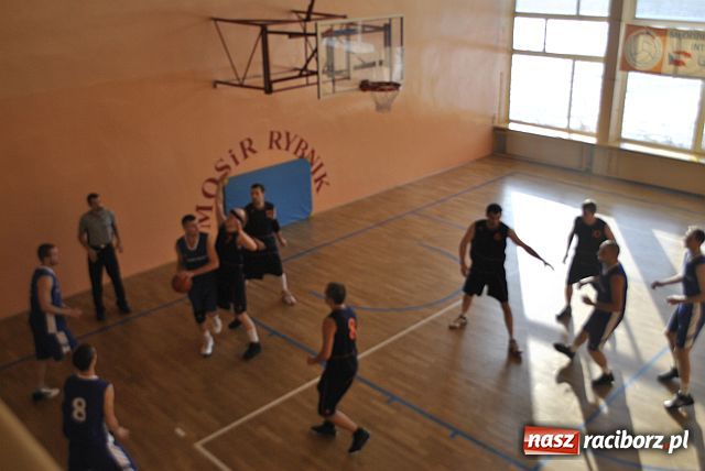 Zdjęcie w galerii na portalu naszraciborz.pl: Koszykarze OSiR-u Racibórz na I miejscu wiadomości z regionu