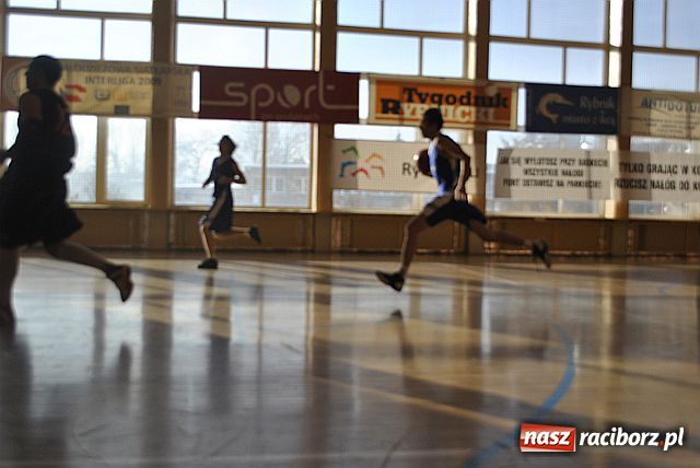 Zdjęcie w galerii na portalu naszraciborz.pl: Koszykarze OSiR-u Racibórz na I miejscu wiadomości z regionu