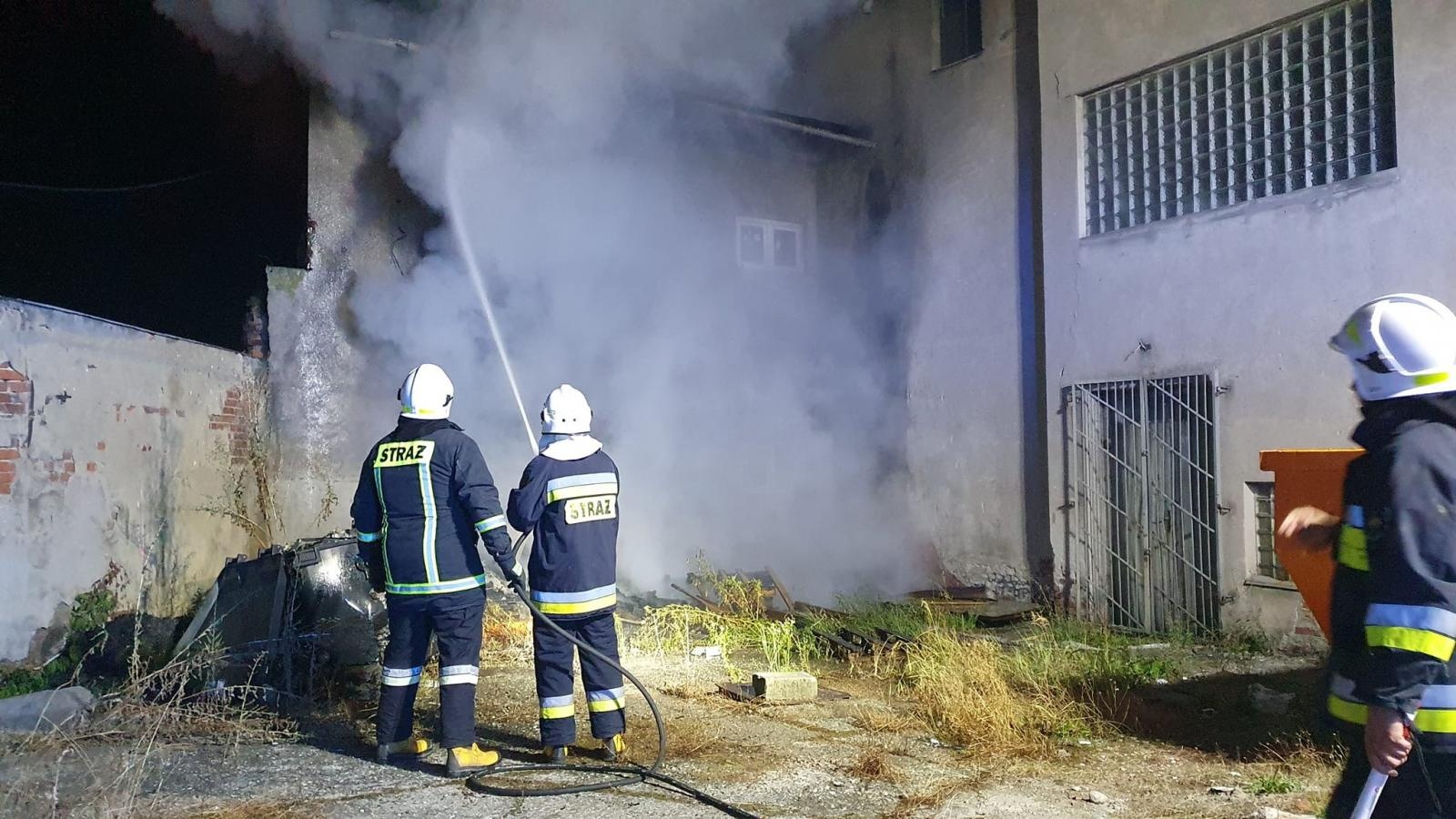 Zdjęcie w galerii na portalu naszraciborz.pl: Raport 998. Nocny pożar w Krzanowicach. Atak owadów w Czerwięcicach i Samborowicach wiadomości z regionu