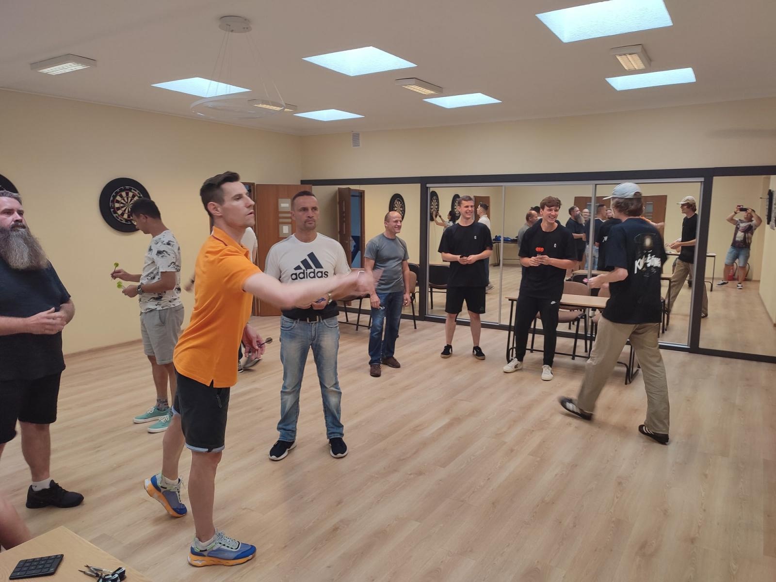 Zdjęcie w galerii na portalu naszraciborz.pl: Skrzymowski i Humeniuk najlepsi w deblowym turnieju darta [FOTO] wiadomości z regionu