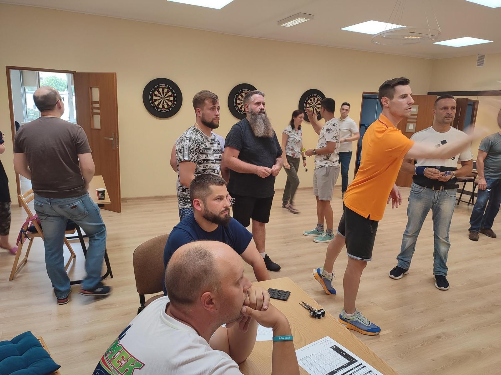 Zdjęcie w galerii na portalu naszraciborz.pl: Skrzymowski i Humeniuk najlepsi w deblowym turnieju darta [FOTO] wiadomości z regionu