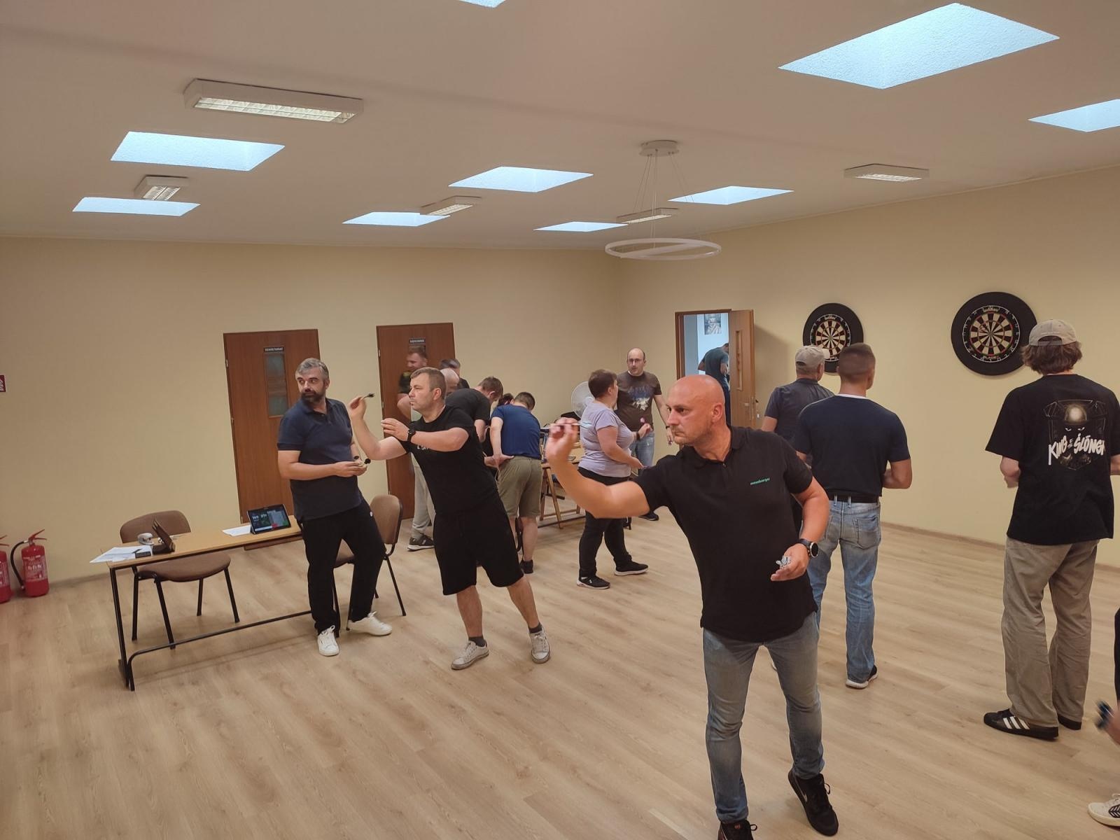 Zdjęcie w galerii na portalu naszraciborz.pl: Skrzymowski i Humeniuk najlepsi w deblowym turnieju darta [FOTO] wiadomości z regionu